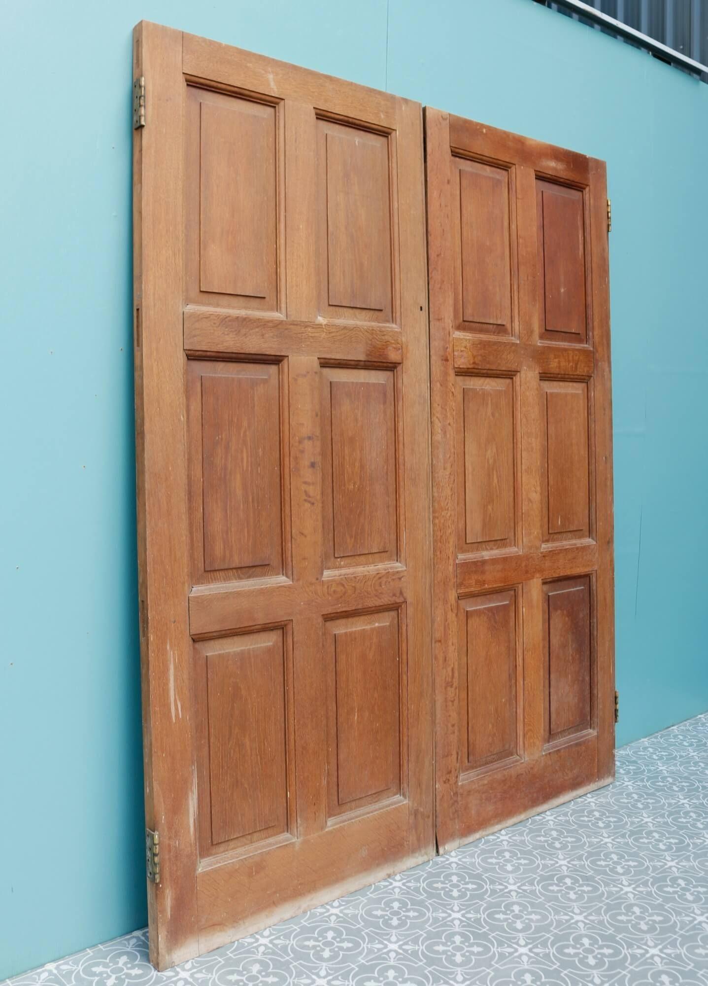 Set of Georgian Style Oak Double Doors with Frame In Fair Condition In Wormelow, Herefordshire