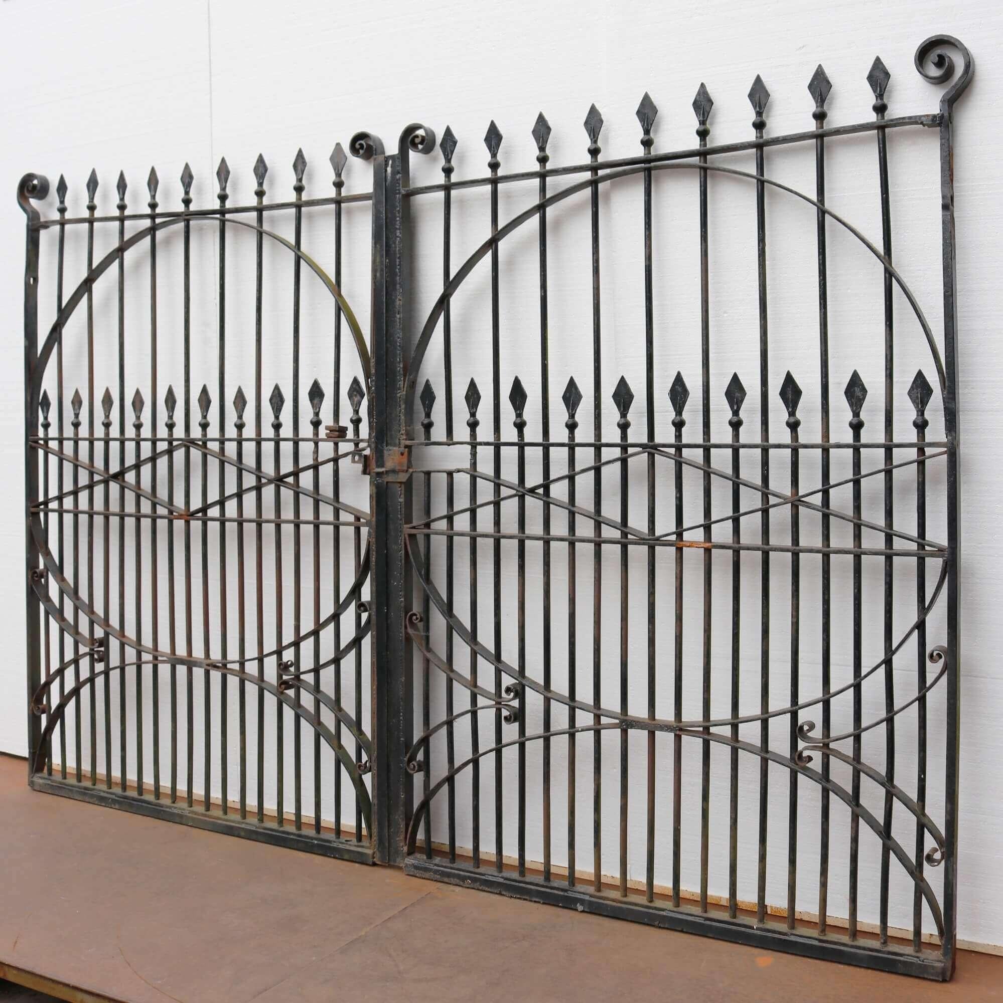 English Set of Georgian Style Wrought Iron Driveway Gates 270 cm (8’8”) For Sale