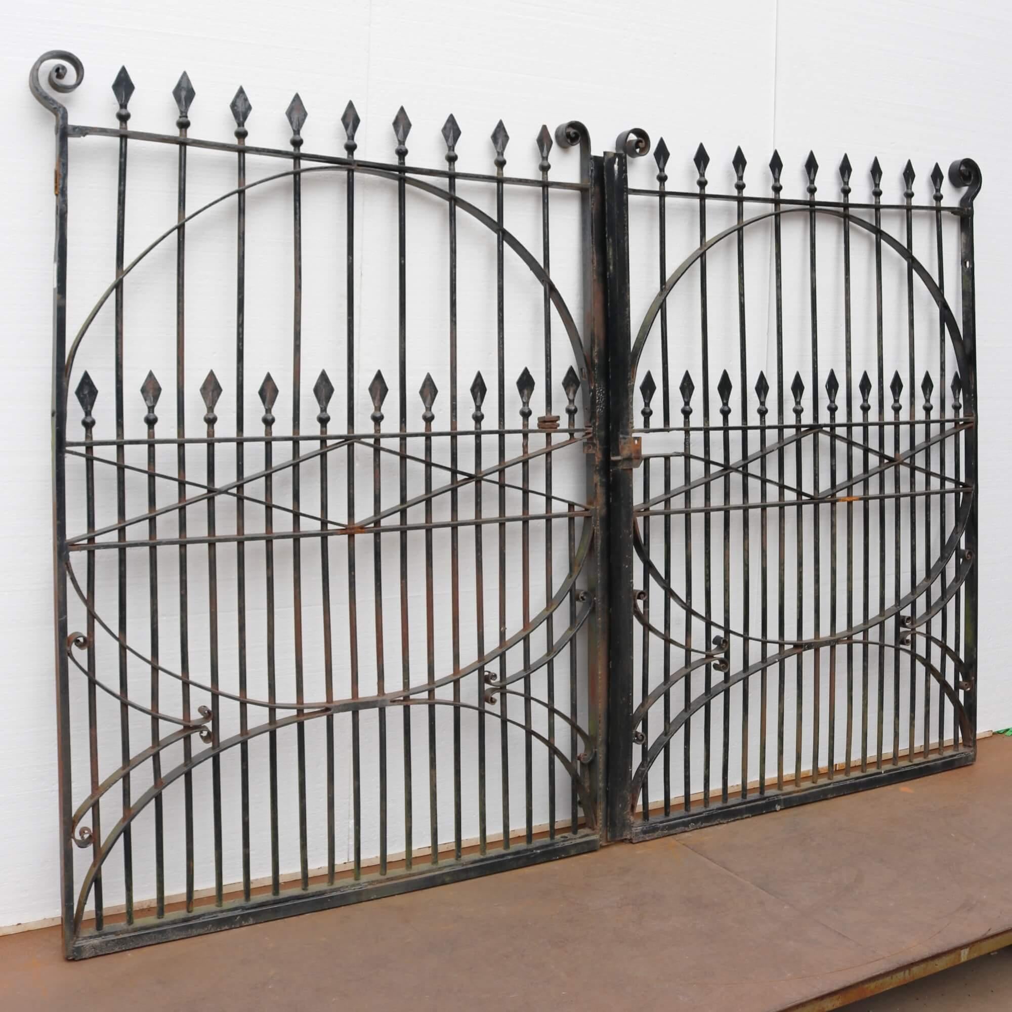 Set of Georgian Style Wrought Iron Driveway Gates 270 cm (8’8”) In Fair Condition For Sale In Wormelow, Herefordshire