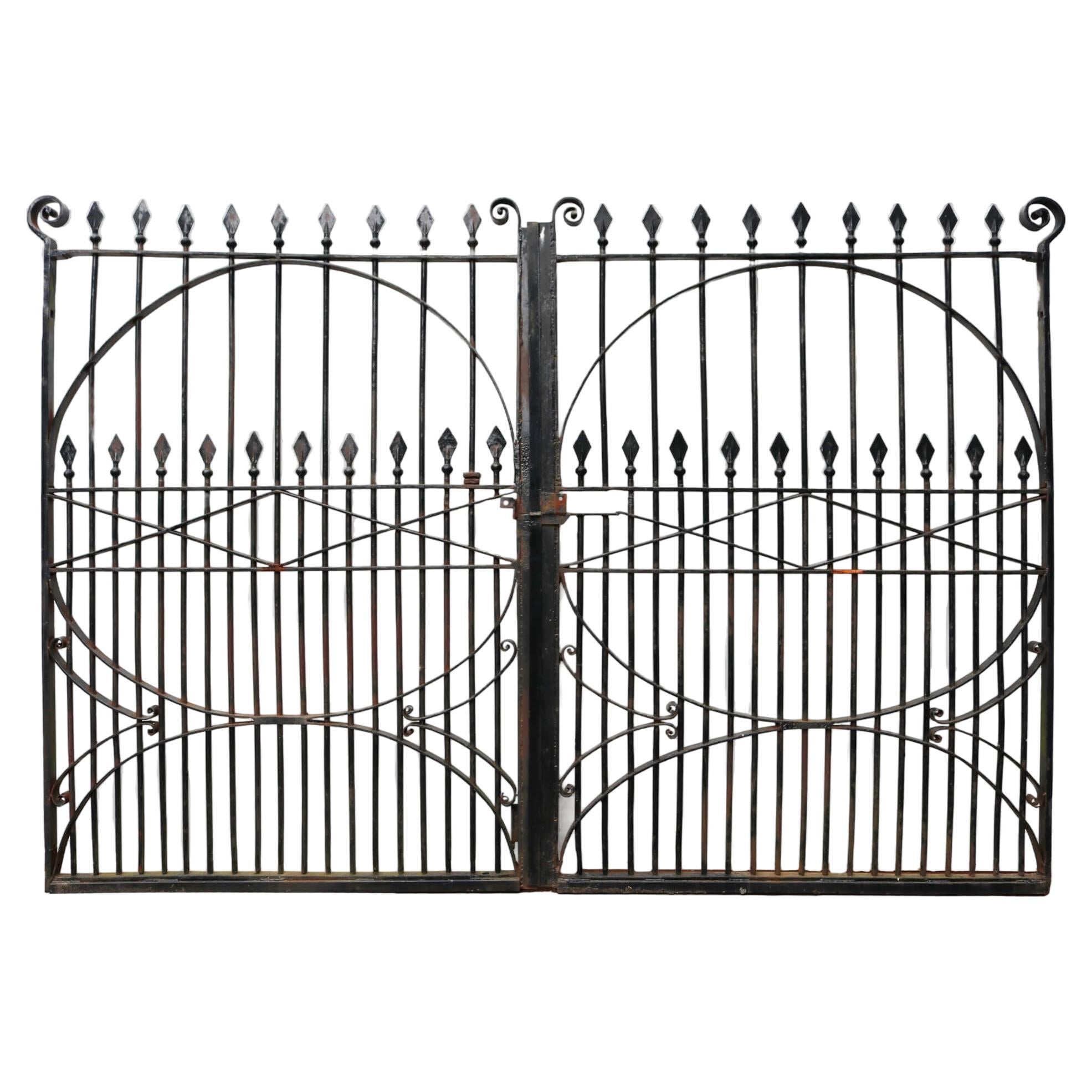Set of Georgian Style Wrought Iron Driveway Gates 270 cm (8’8”) For Sale
