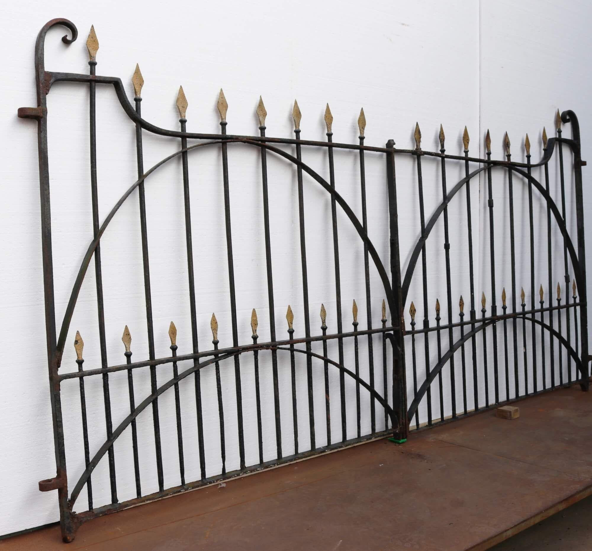 English Set of Georgian Wrought Iron Driveway Gates 312.5 cm (10’2”) For Sale