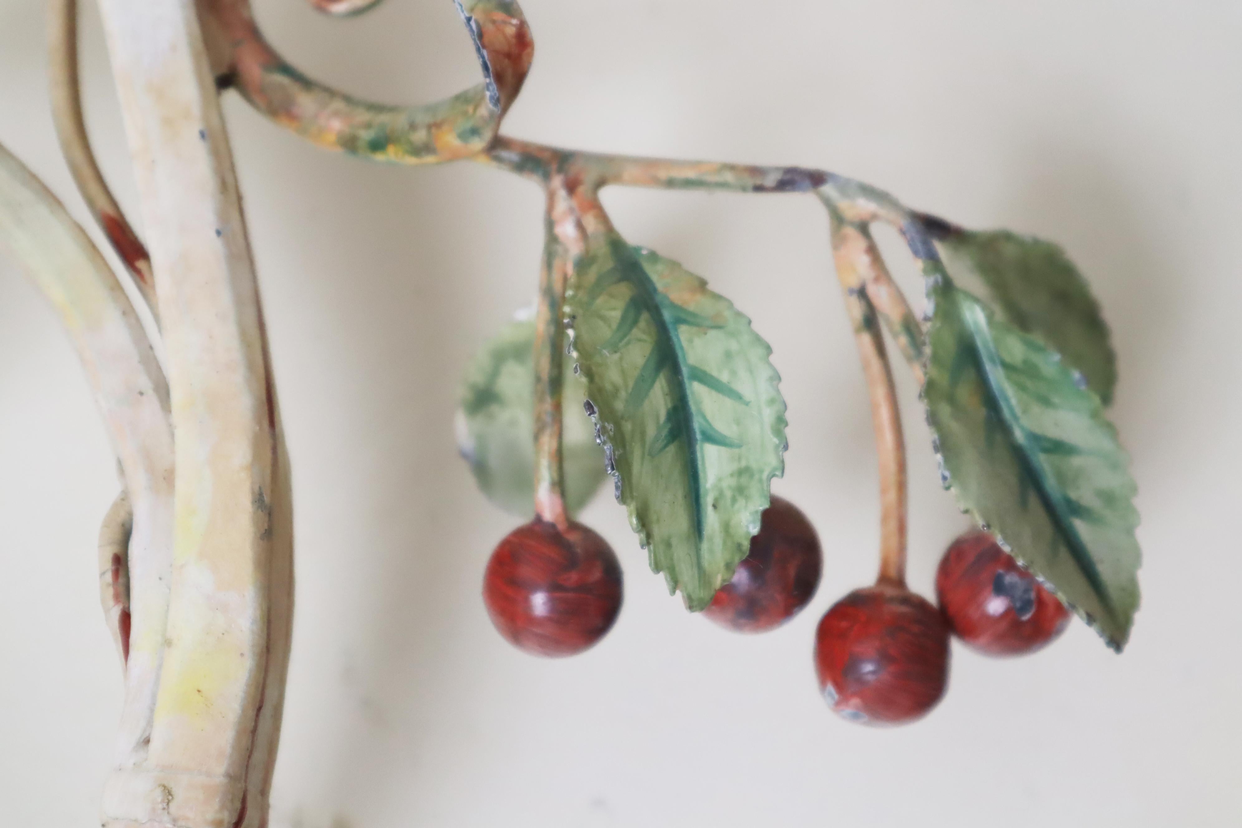 Juego de Lámparas de Pared Gigantes de Casa de Campo Forjadas a Mano Manzana, Cereza y Uvas en venta 3