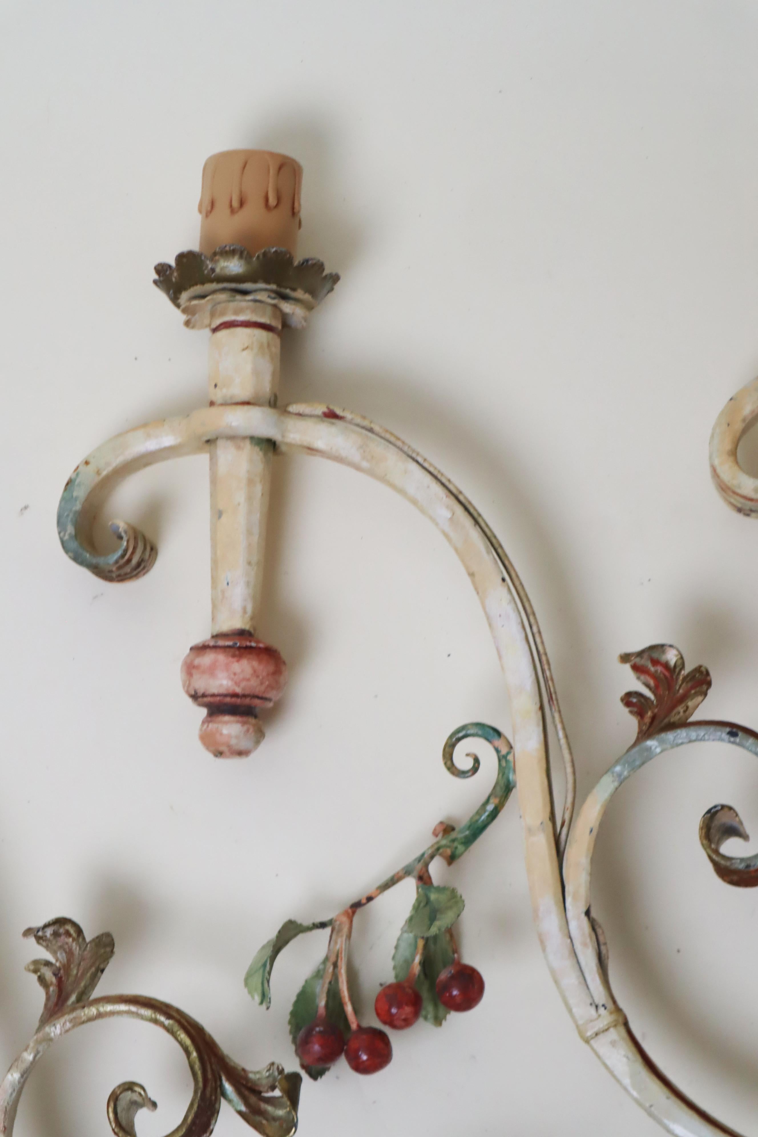 Juego de Lámparas de Pared Gigantes de Casa de Campo Forjadas a Mano Manzana, Cereza y Uvas Forjado en venta