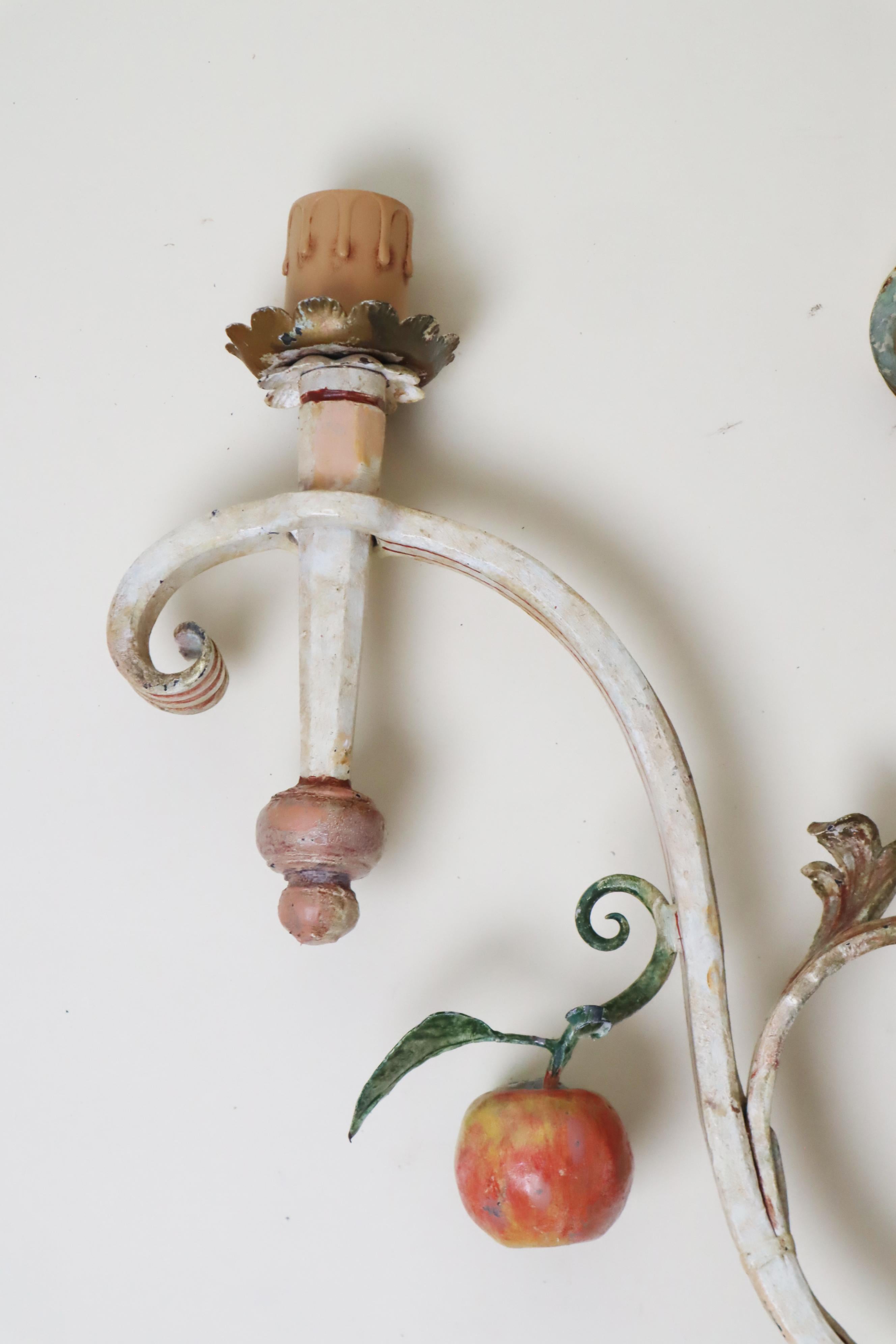 Juego de Lámparas de Pared Gigantes de Casa de Campo Forjadas a Mano Manzana, Cereza y Uvas en Bueno estado para la venta en Hannover, DE