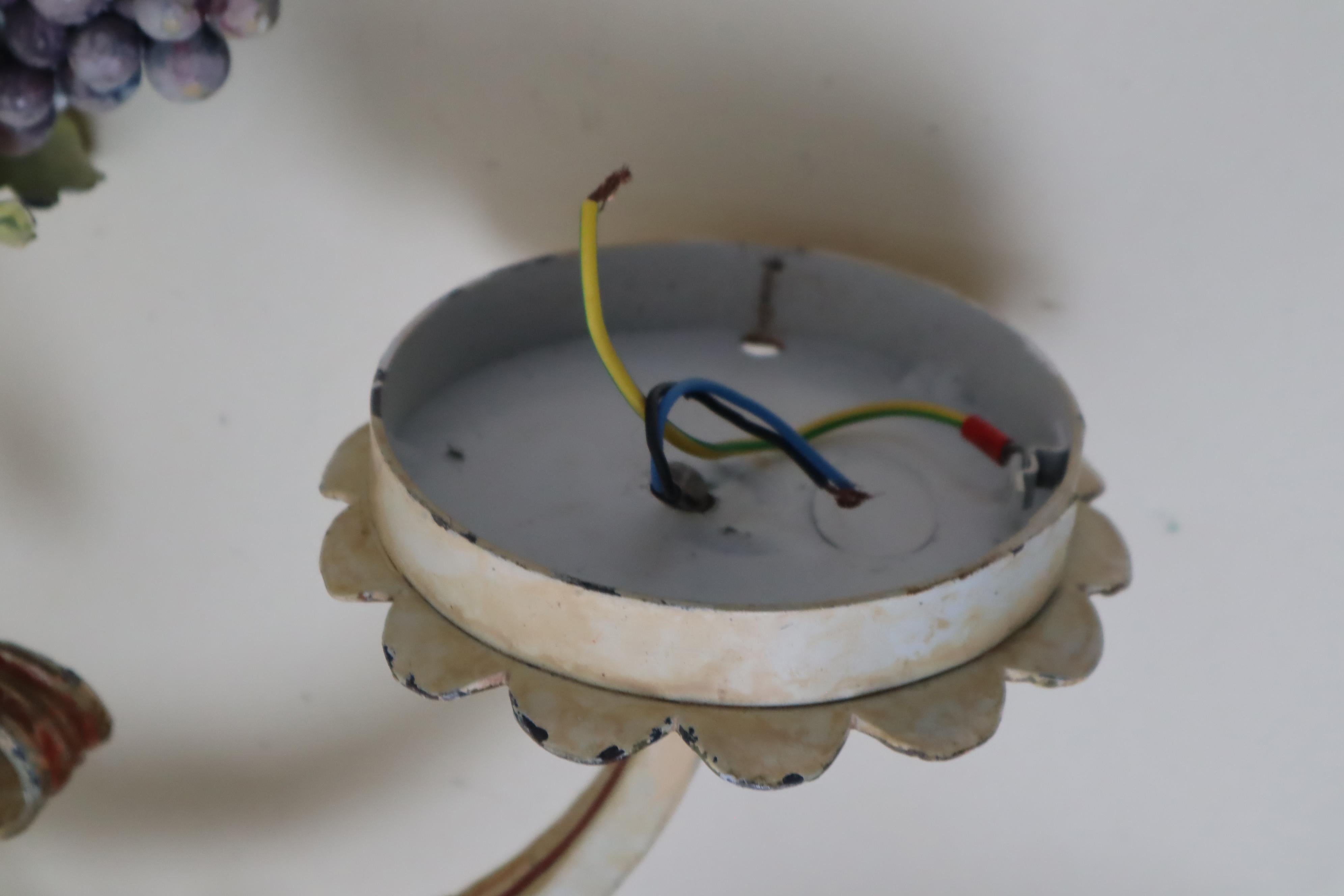 Juego de Lámparas de Pared Gigantes de Casa de Campo Forjadas a Mano Manzana, Cereza y Uvas en venta 1