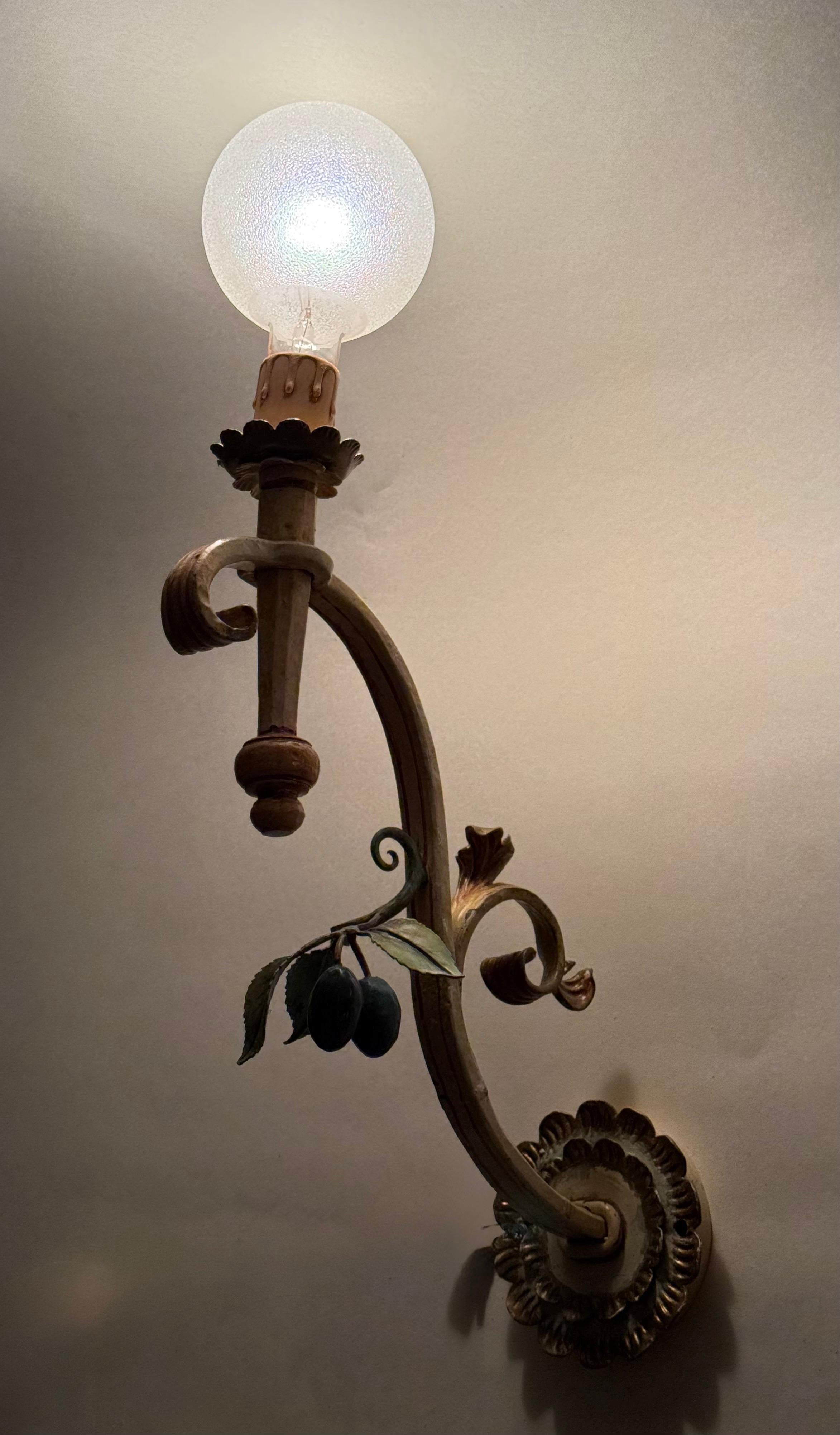 Ensemble d'appliques géantes forgées à la main Pomme, prune et poire en vente 6