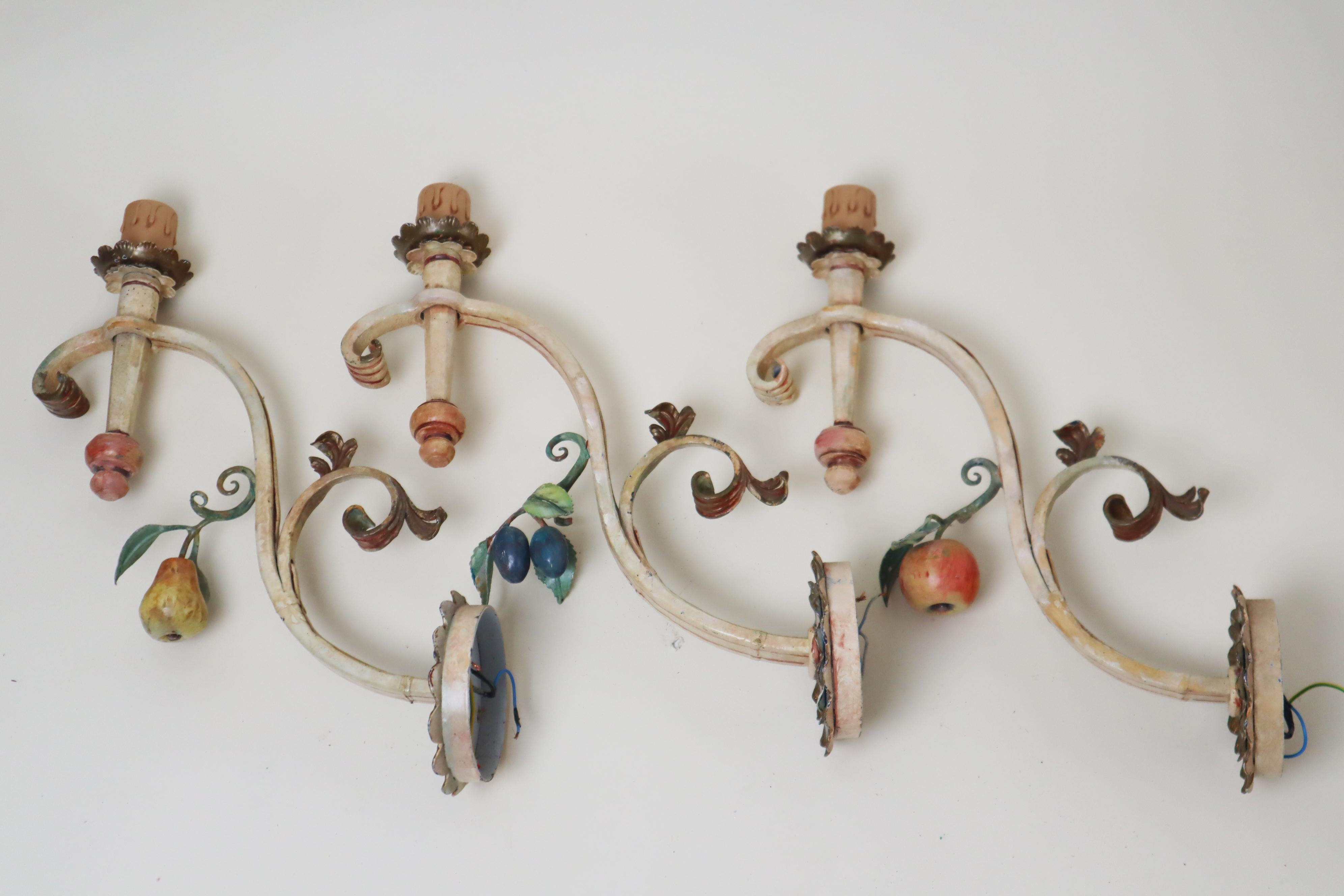 italien Ensemble d'appliques géantes forgées à la main Pomme, prune et poire en vente