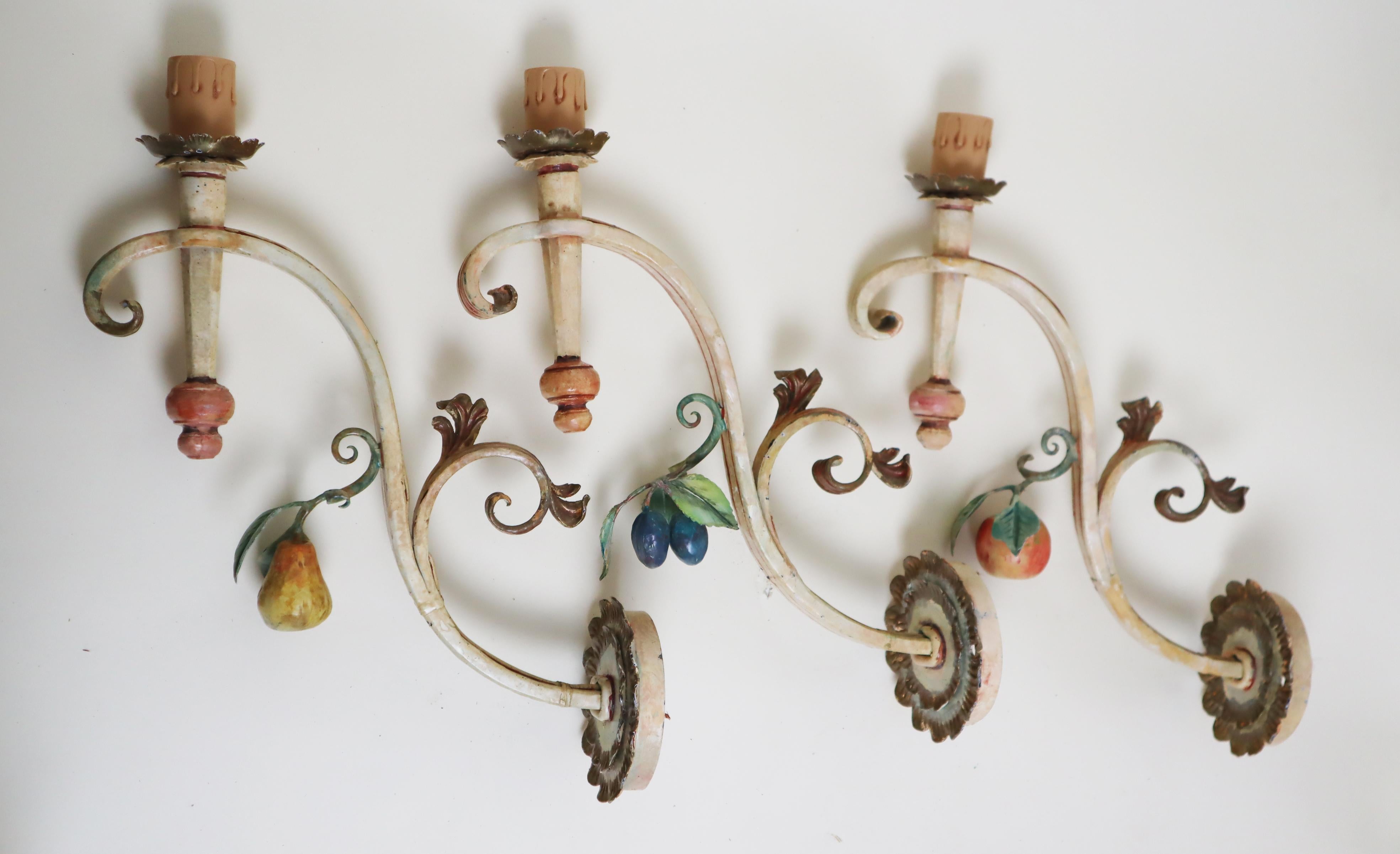 Ensemble d'appliques géantes forgées à la main Pomme, prune et poire Bon état - En vente à Hannover, DE