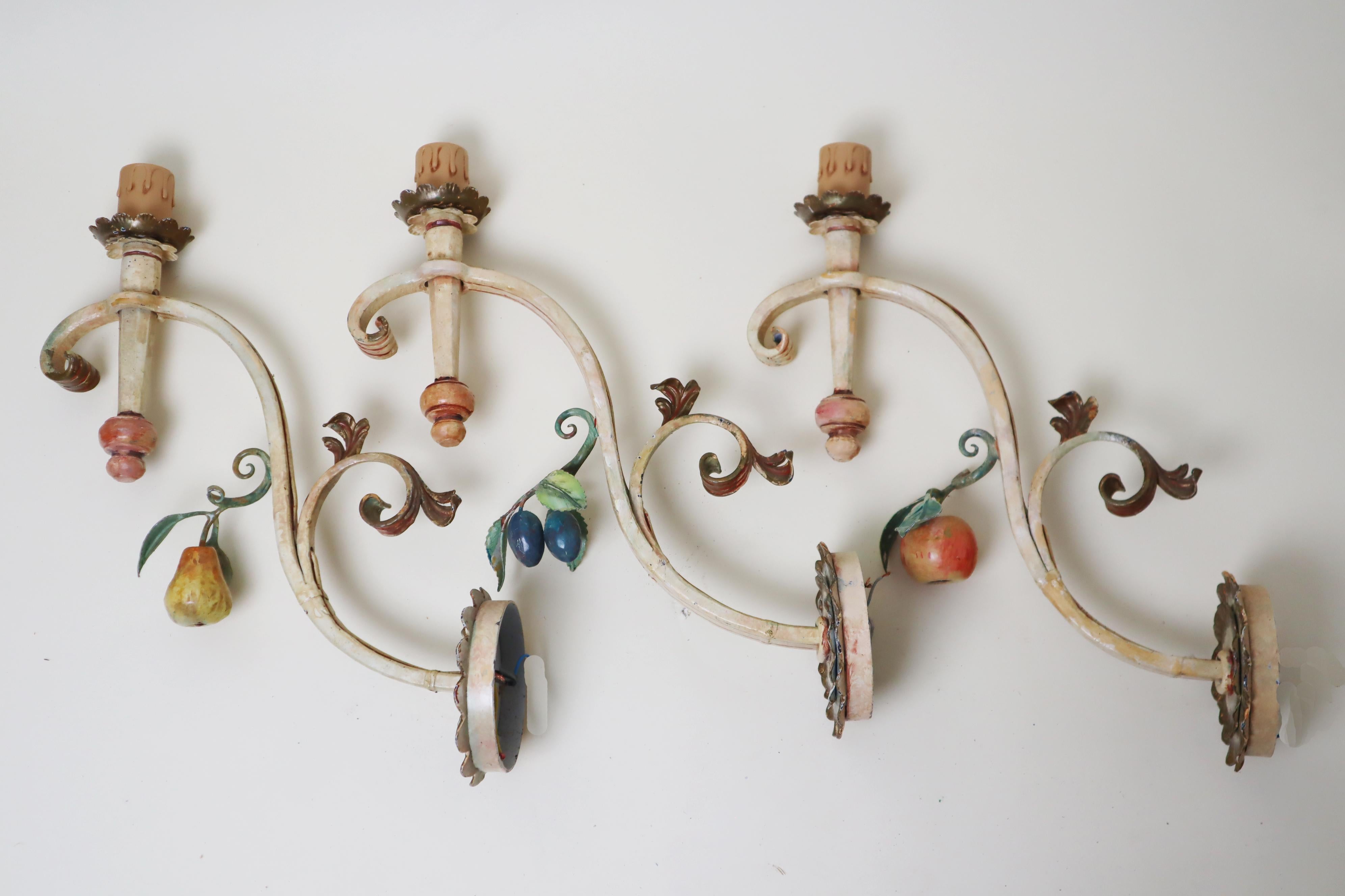 Fin du 20e siècle Ensemble d'appliques géantes forgées à la main Pomme, prune et poire en vente