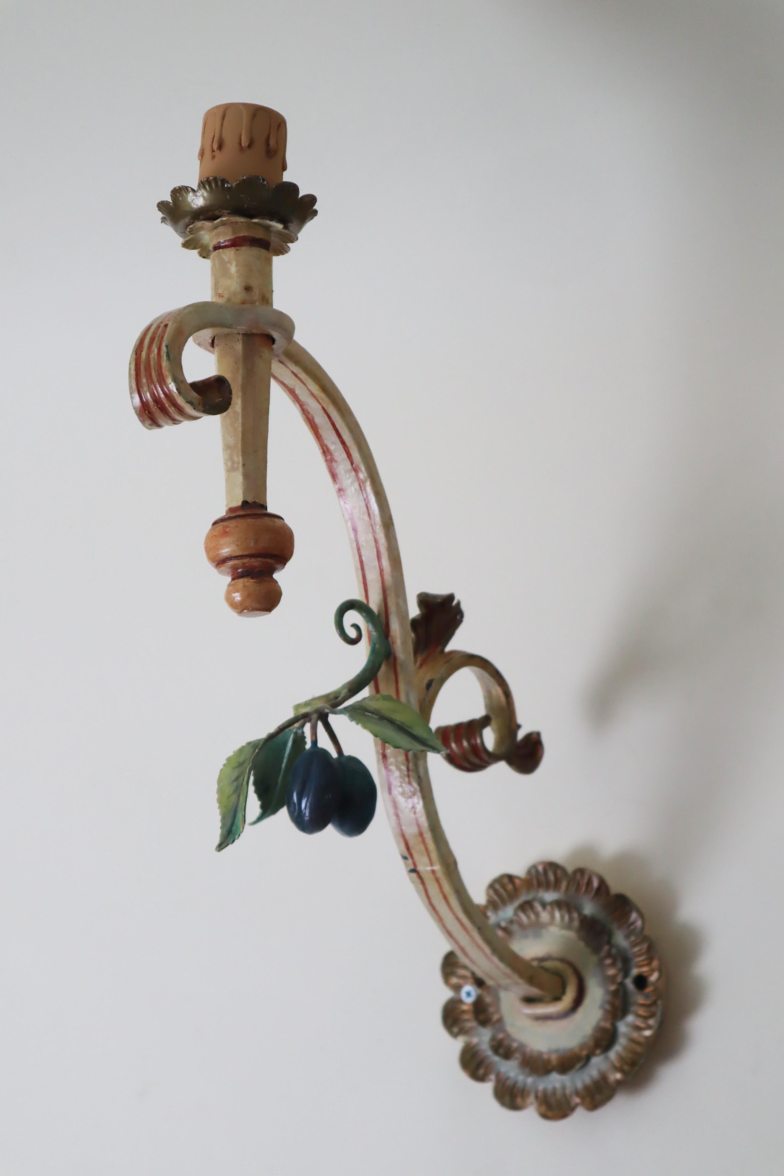 Ensemble d'appliques géantes forgées à la main Pomme, prune et poire en vente 1