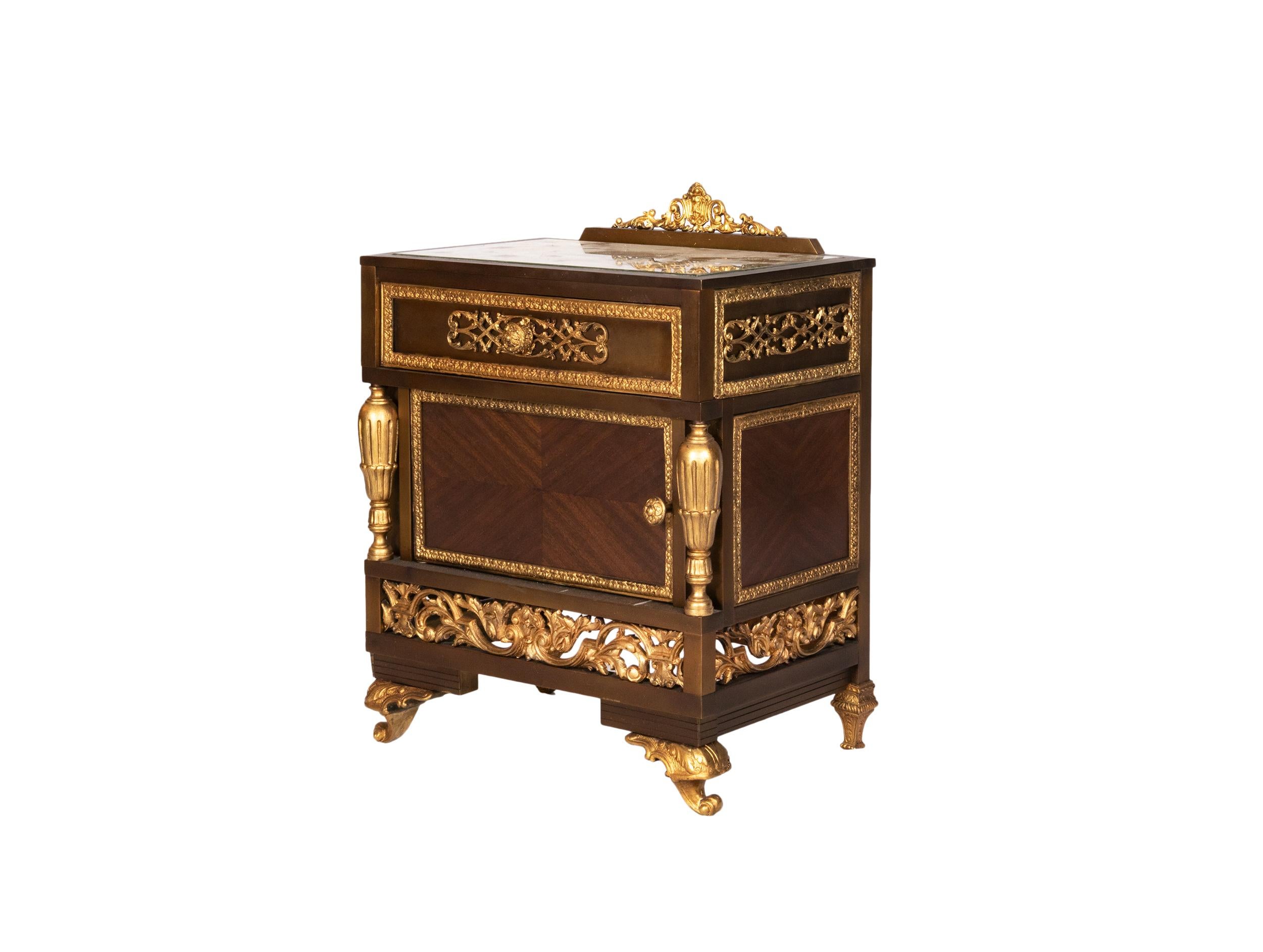 Set Of Gilded Bronze Louis XV Bedside Tables, 20th Century In Good Condition For Sale In Lisbon, PT