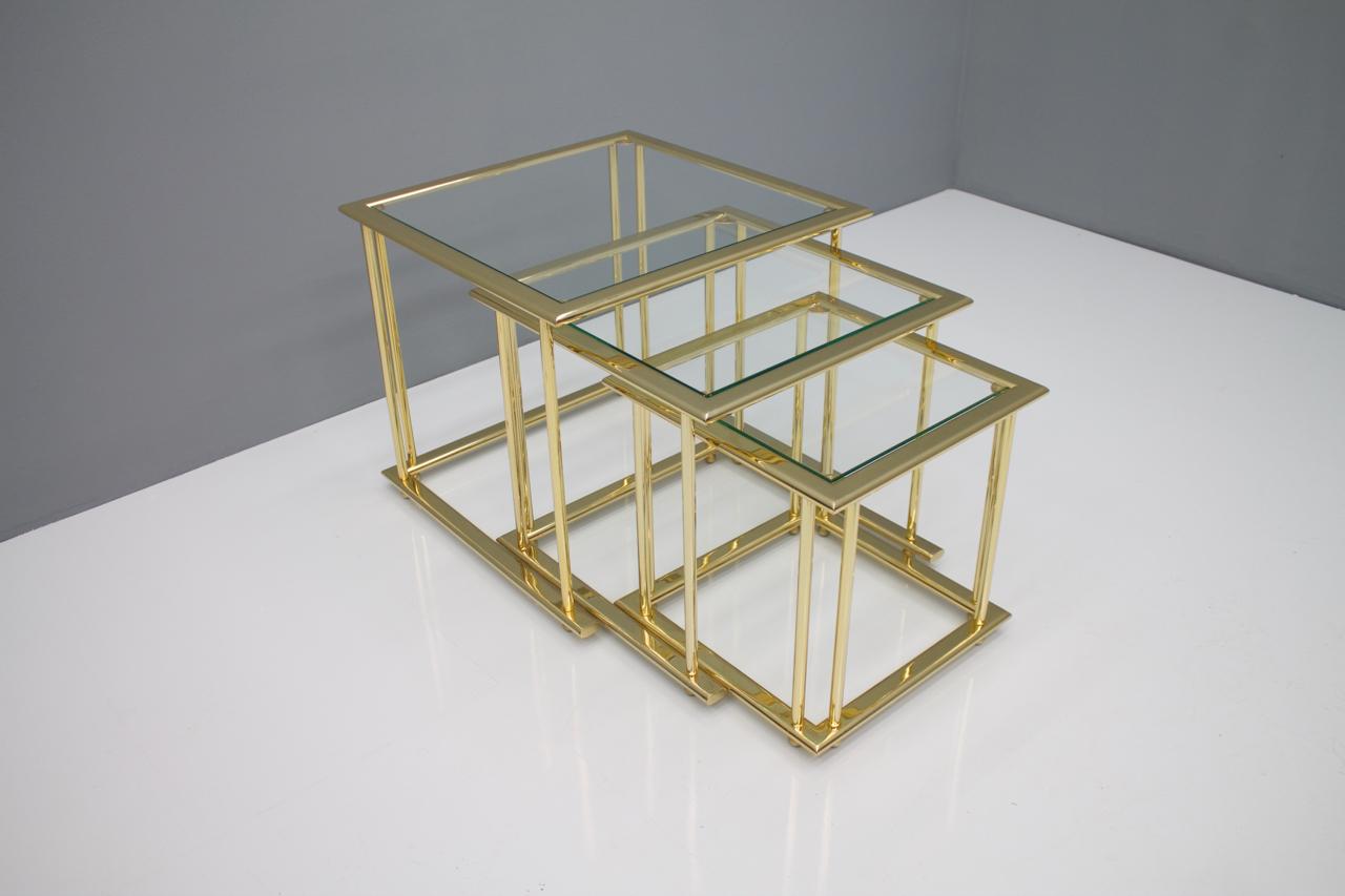 24 carat gold-plated brass and glass set tables from the 1970s

Very good condition

Measurements in cm:

W 49.5 x D 49,5 x H 45
W 42.5 x D 42,5 x H 40
W 35 x D 35 x H 35.
 