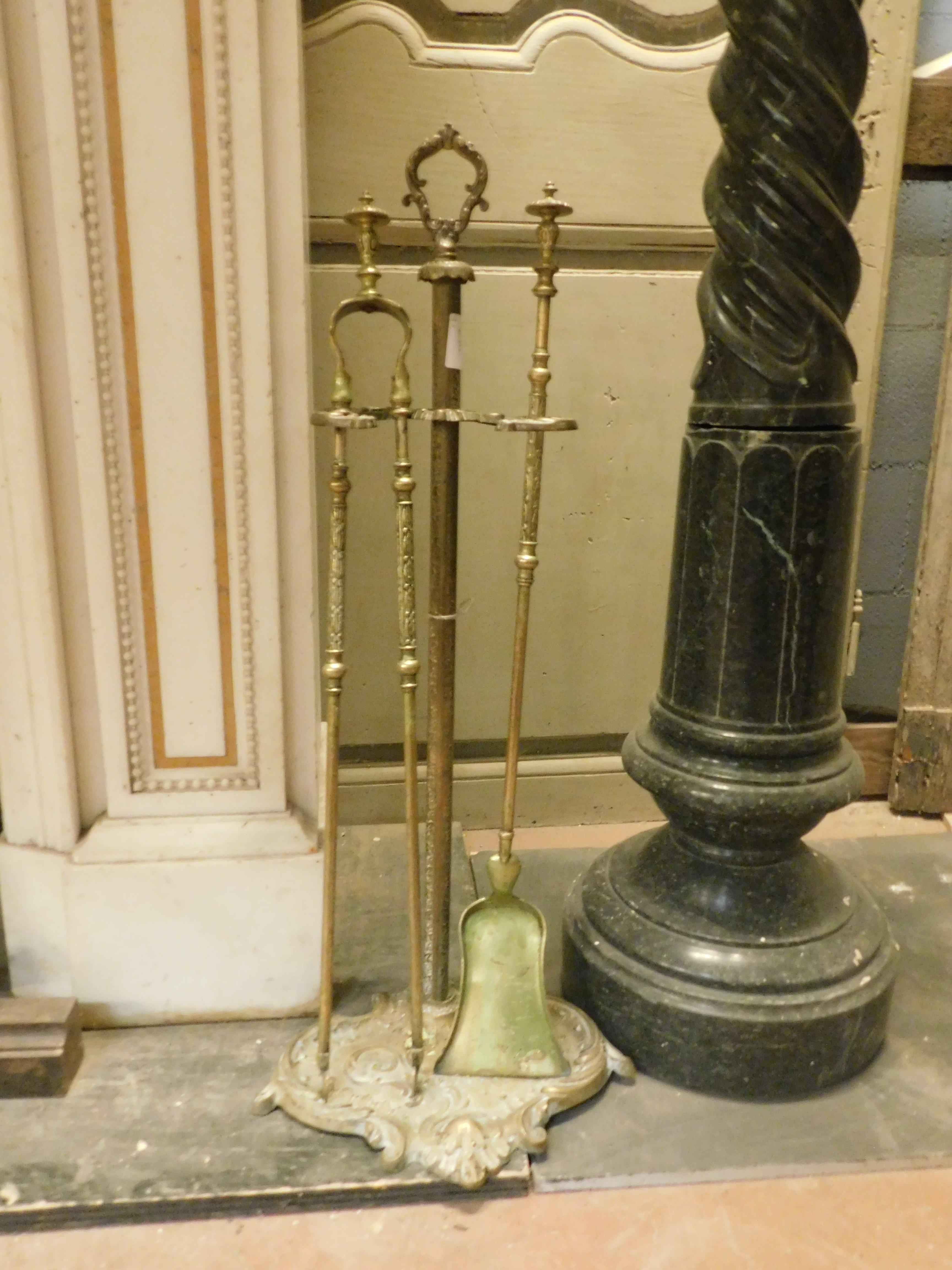 Italian Set of Gilt Bronze Fireplace Tools, Tweezers and Shovel, 19th Century, Italy For Sale