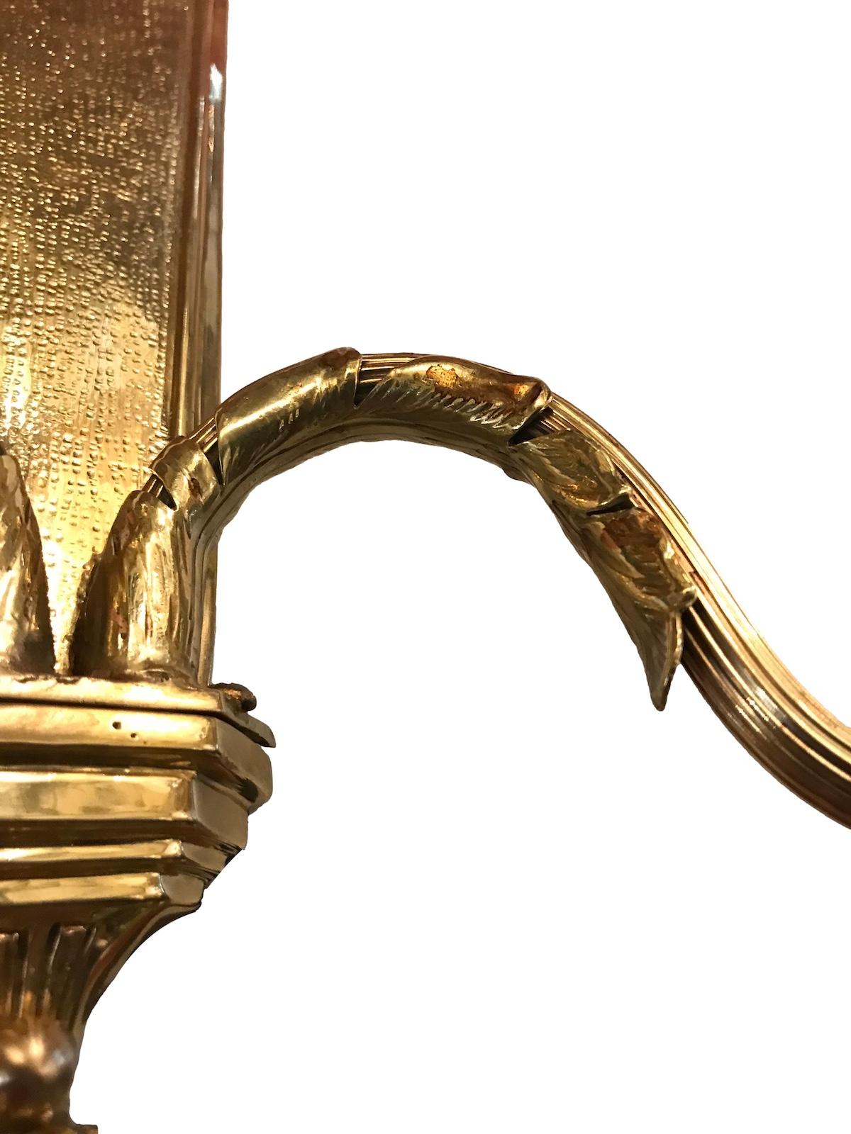 Set di lampade neoclassiche in bronzo dorato, vendute a coppia In condizioni buone in vendita a New York, NY