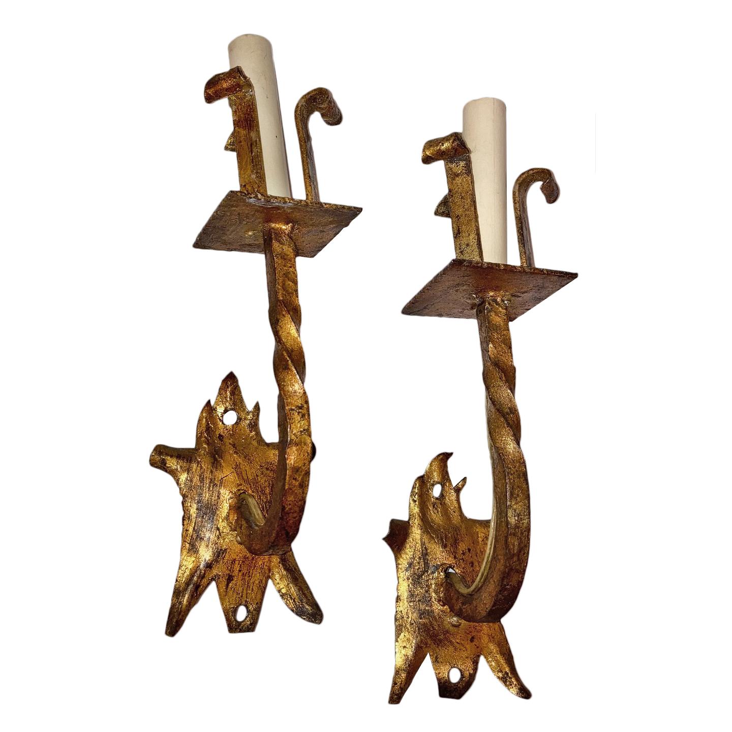 A set of circa 1940s Italian wrought and gilt iron single light sconces with original patina. Sold per pair

Measurements:
Height 12