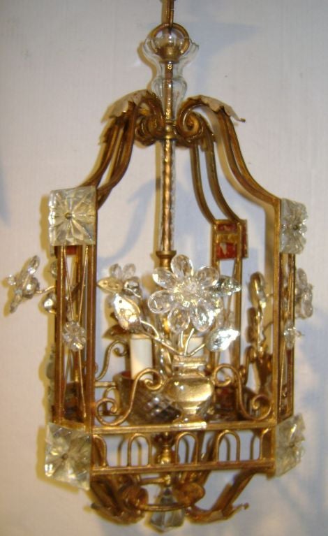 Juego de faroles de metal dorado y cristal, se venden por unidades Dorado en venta