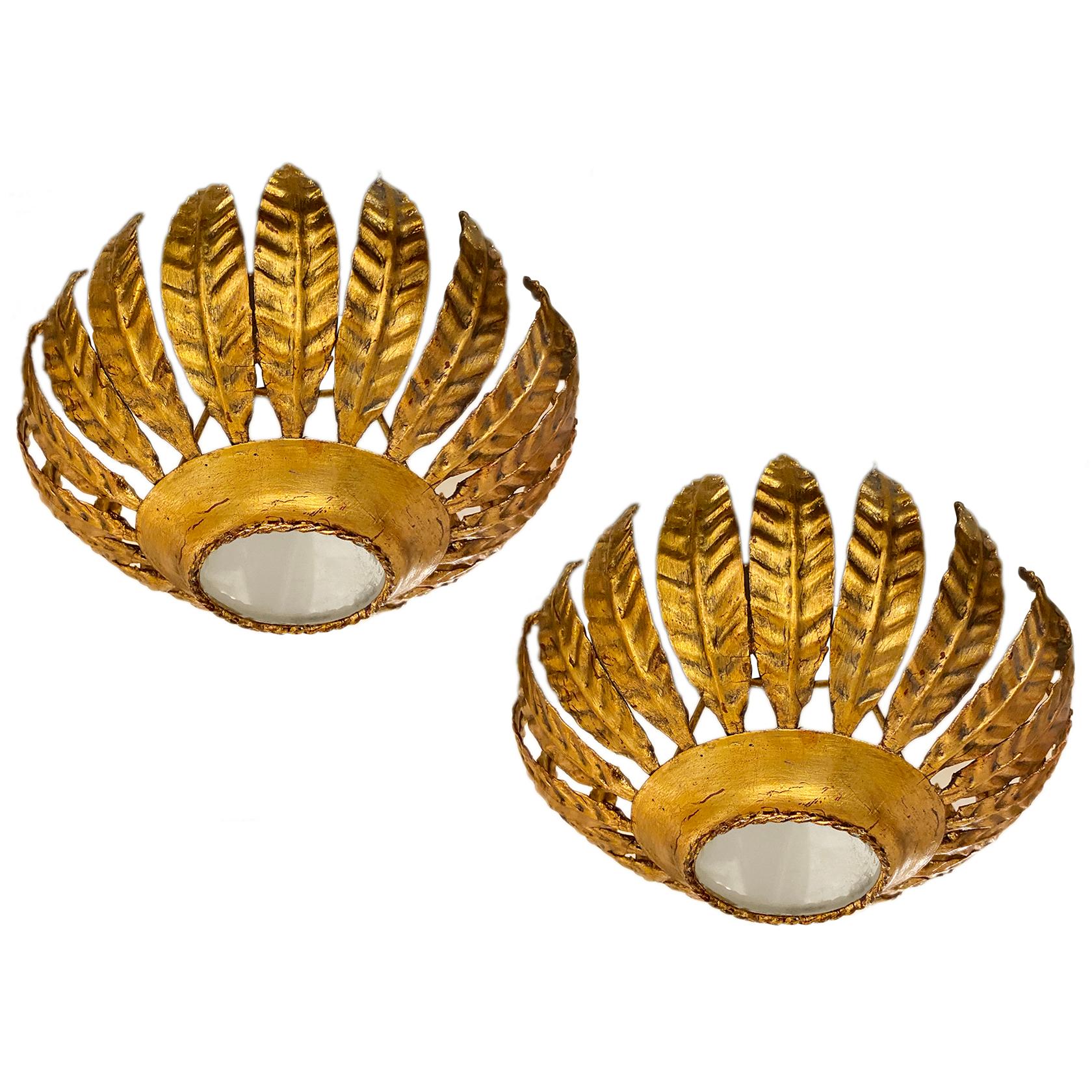 Ein Satz von sechs italienischen ca. 1930er Jahre vergoldetes Metall Licht Sonnenschliff Leuchten mit Innenbeleuchtung. Einzelverkauf.

Abmessungen:
Höhe 11