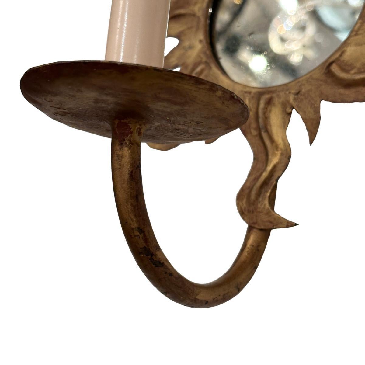 Francese Set di lampade a raggiera dorate, vendute a coppia in vendita