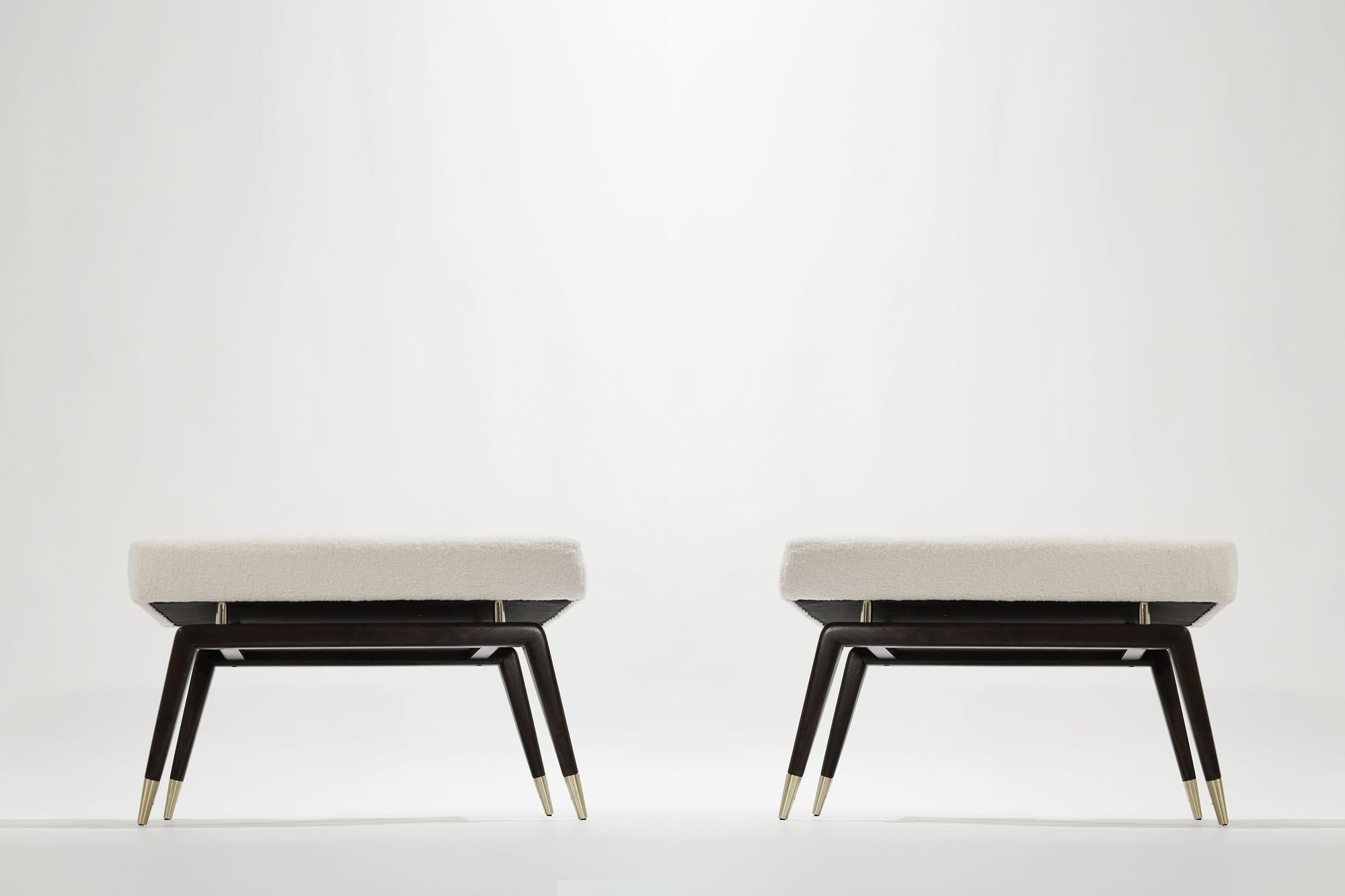 Mid-Century moderno Set di panche GIO Serie 32 in noce speciale di Stamford Modern in vendita