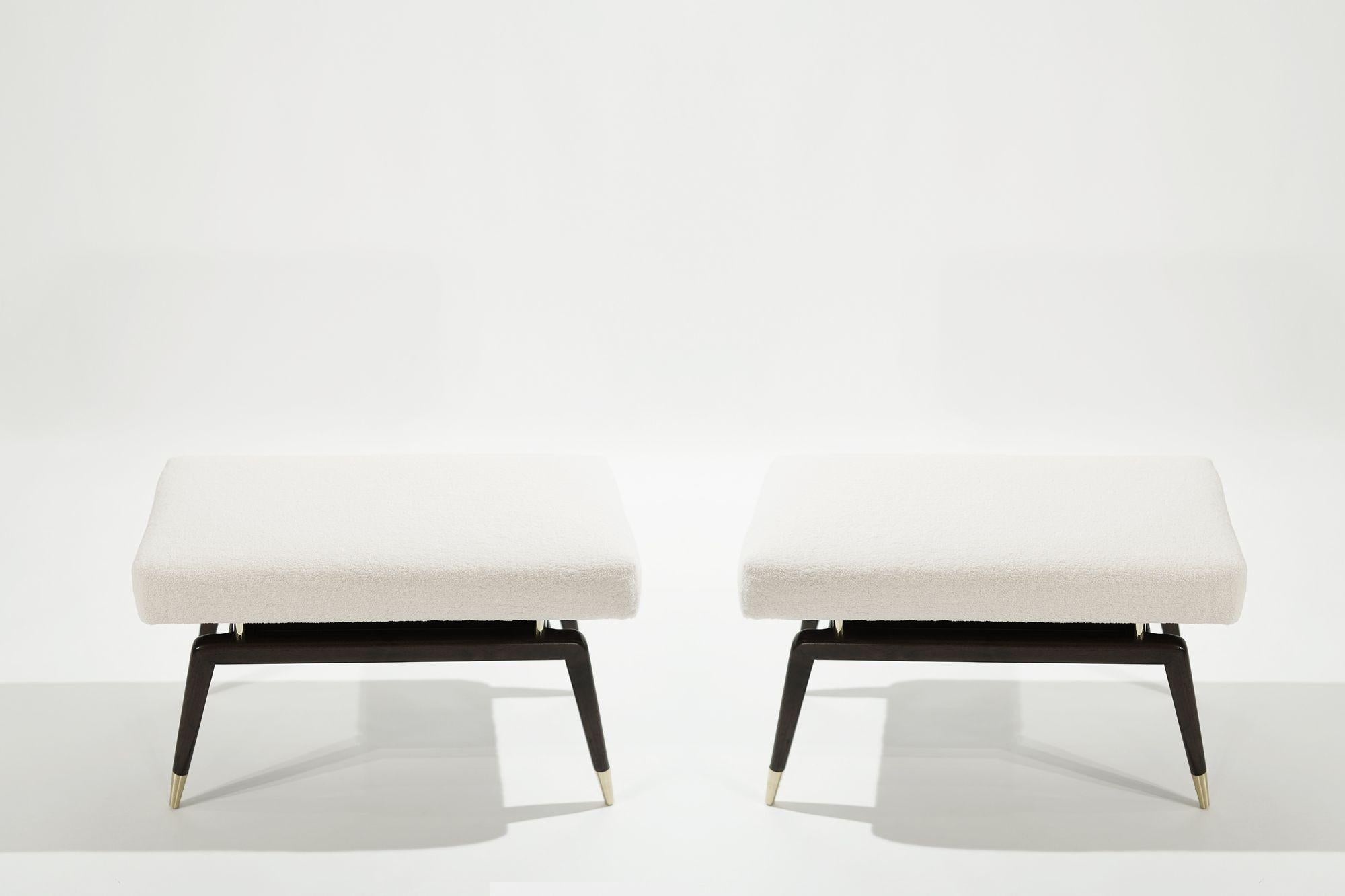 Americano Set di panche GIO Serie 32 in noce speciale di Stamford Modern in vendita