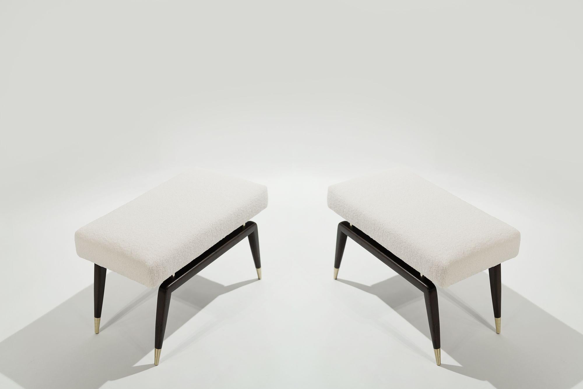 XXI secolo e contemporaneo Set di panche GIO Serie 32 in noce speciale di Stamford Modern in vendita
