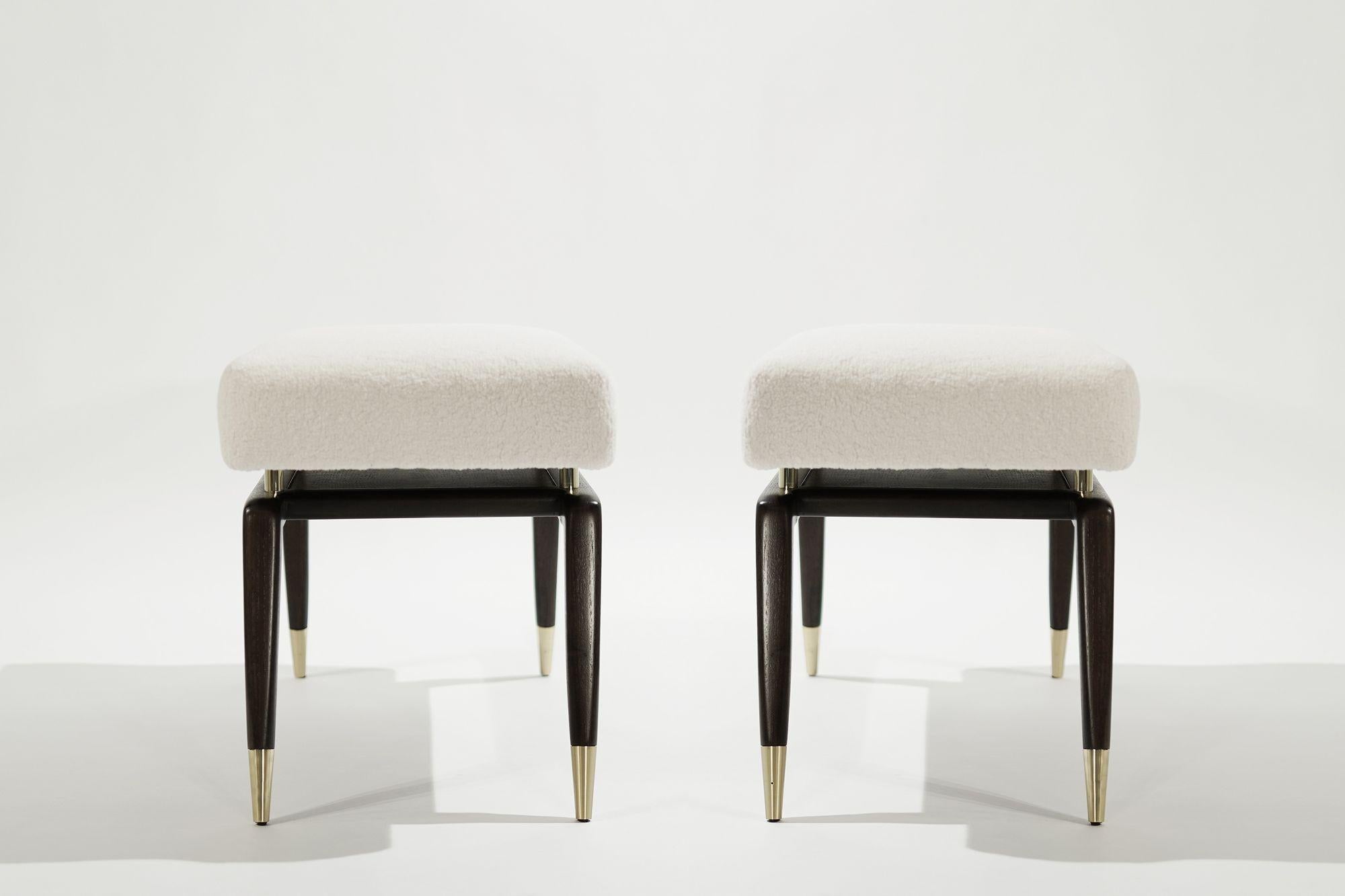 Ottone Set di panche GIO Serie 32 in noce speciale di Stamford Modern in vendita