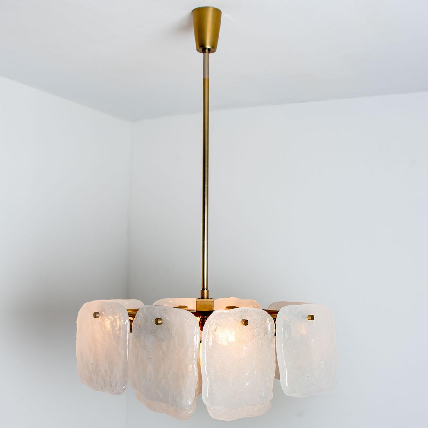 Ensemble de luminaires en verre et en laiton conçus par J.T Kalmar, Autriche, années 1960 en vente 2