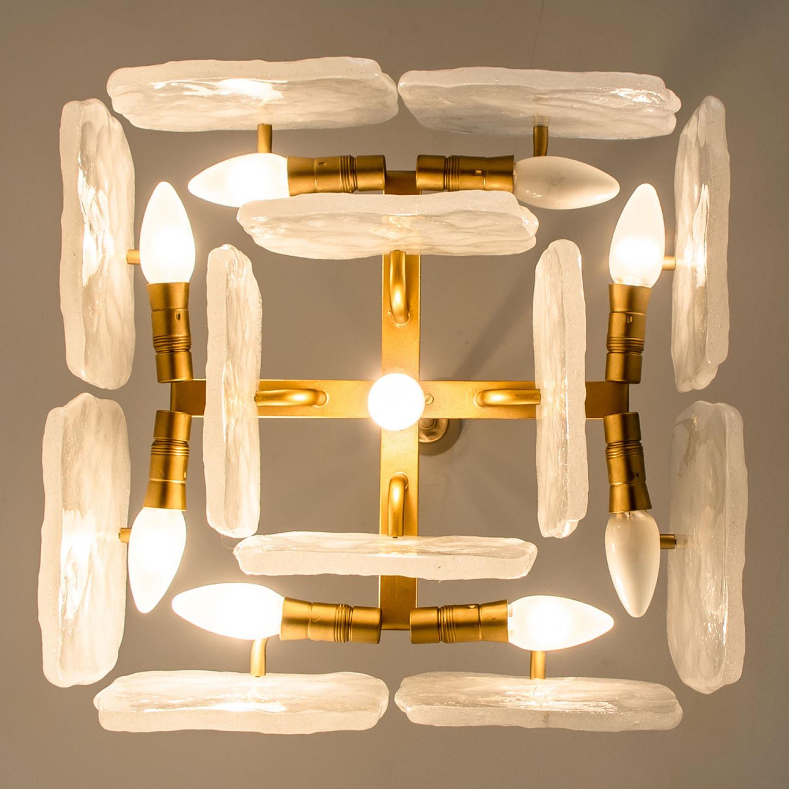 Ensemble de luminaires en verre et en laiton conçus par J.T Kalmar, Autriche, années 1960 en vente 7