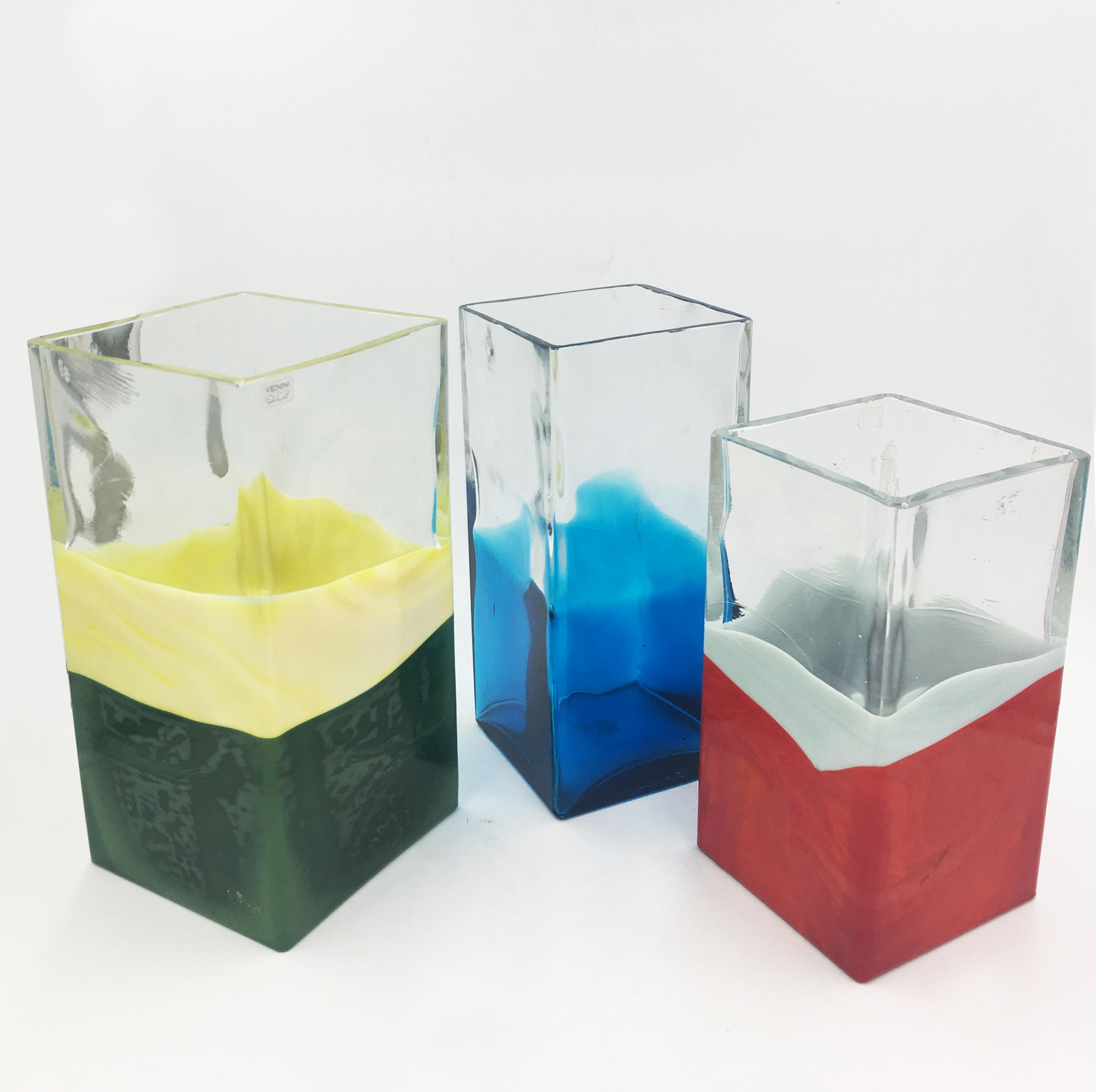 Set di vasi da Ludovico Diaz de Santillana per Pierre Cardin - Venini, Murano, 1968

Alla fine degli anni 1960, il couturier e designer franco-italiano Pierre Cardin rivoluziona l'universo del design introducendo il concetto di design ambientale.