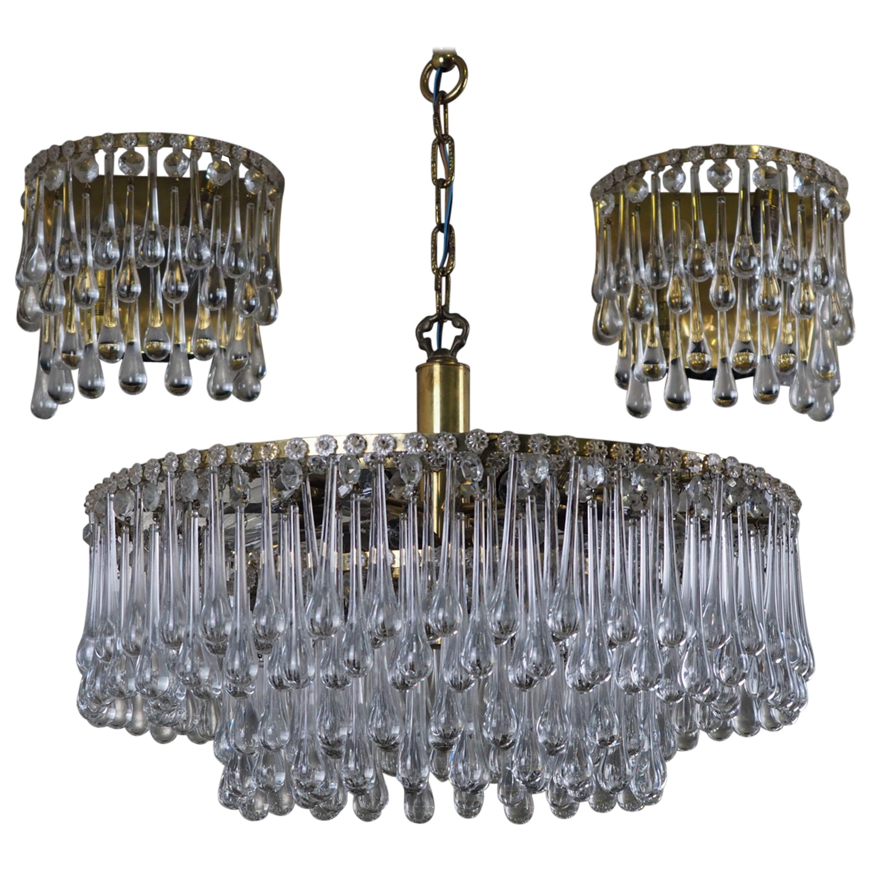 A wonderful set of Mid-Century Modern glass tear drop chandelier and wall sconces attributed to E. Palme, Germany, circa 1960s.

Measurements:
Chandelier: Height - 28.74 inches/ Diameter - 20.74 inches
Socket : 14 x e14 standard screw