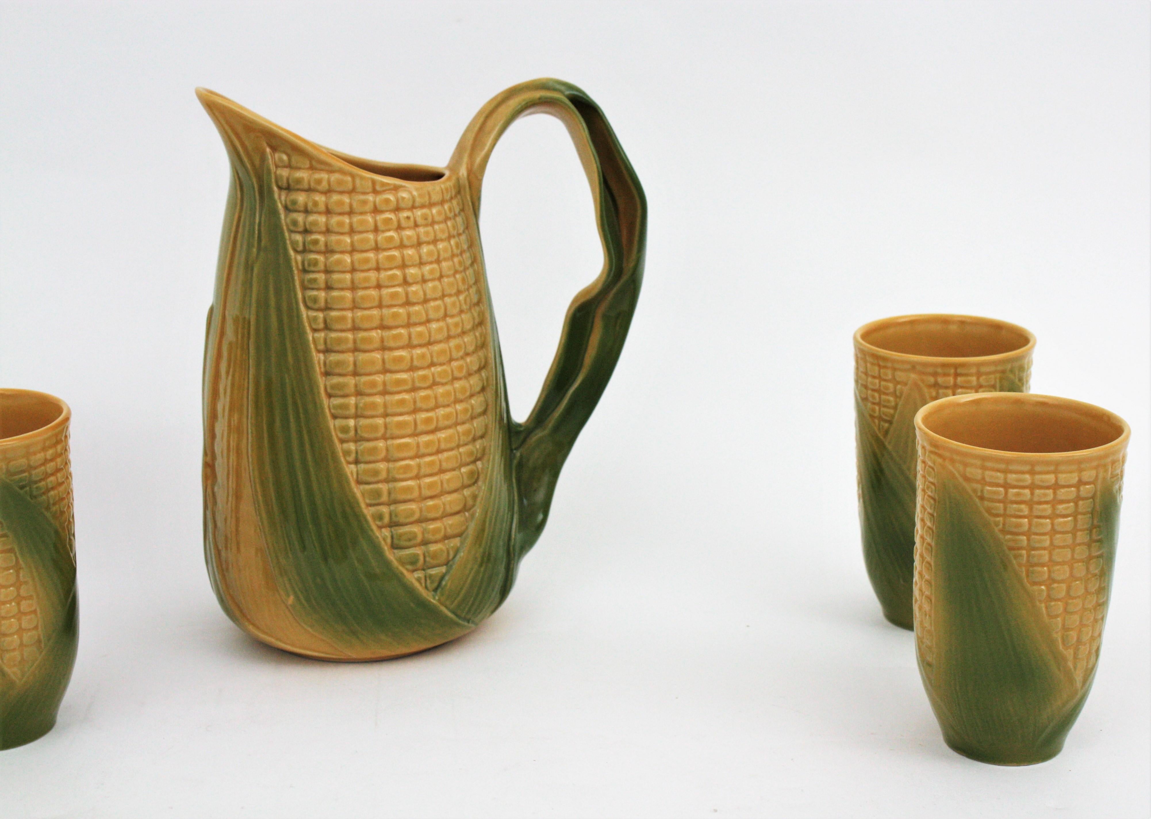Mid-Century Modern Ensemble de verres à épis de maïs et pichet en céramique émaillée:: France:: années 1960 en vente