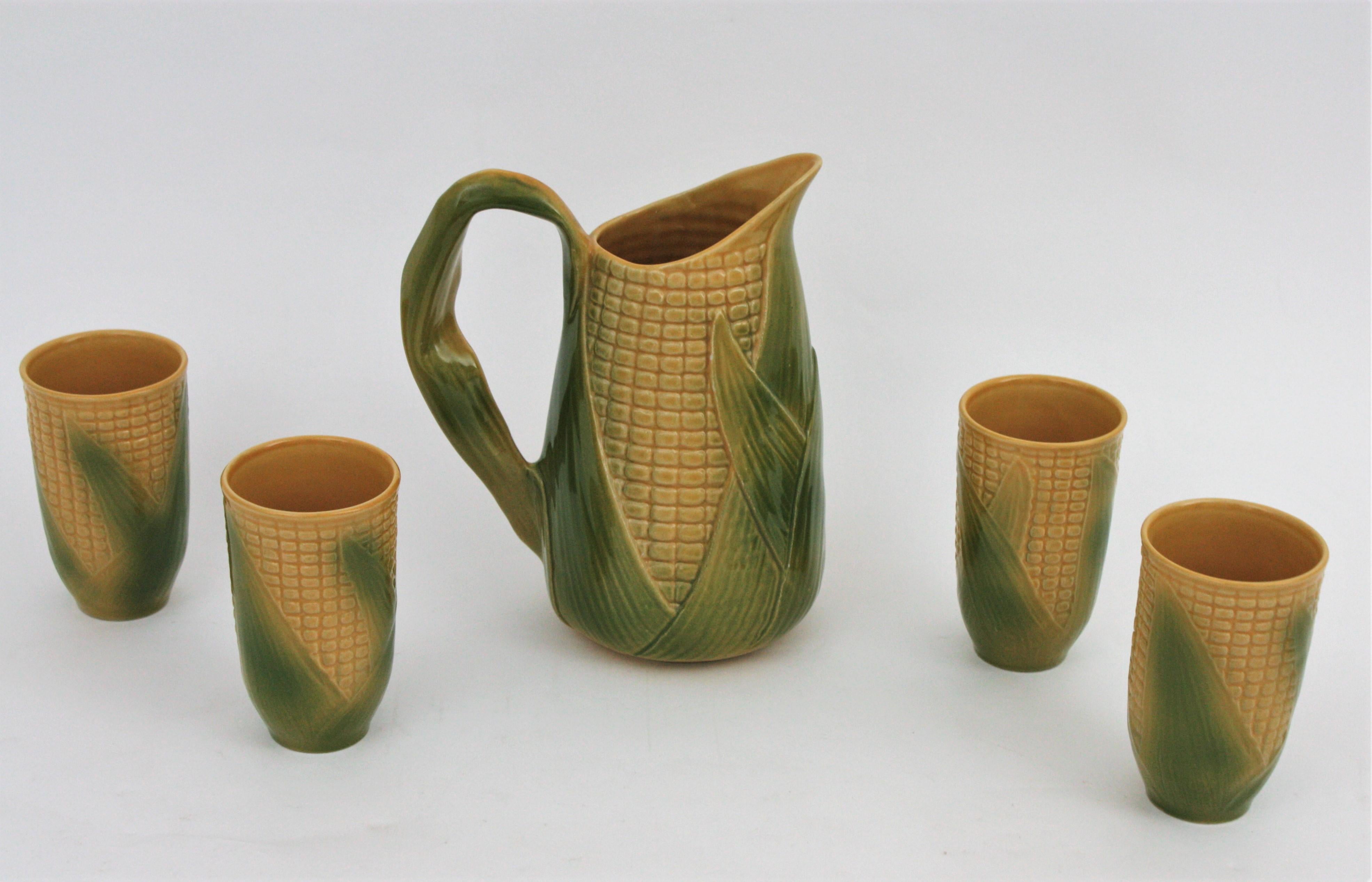 Satz glasierter Maiskolbengläser und Krug aus Keramik:: Frankreich:: 1960er Jahre (Glasiert) im Angebot