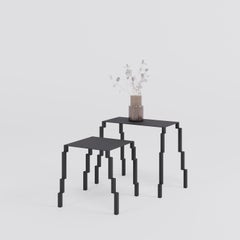 Set di tavolini "Glitch Modern Bug", disponibili in colori personalizzati, realizzati da oitoproducts