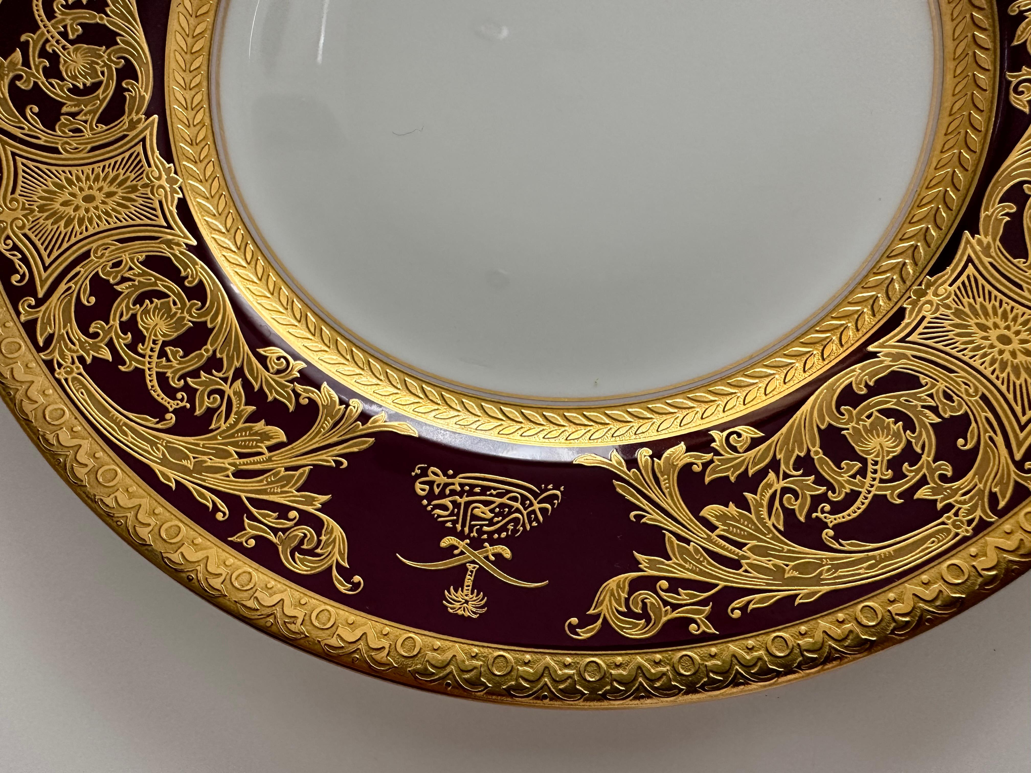 Set of Gold and Burgundy Decorative Plates Barocco Style by De Lamerie For Sale 1