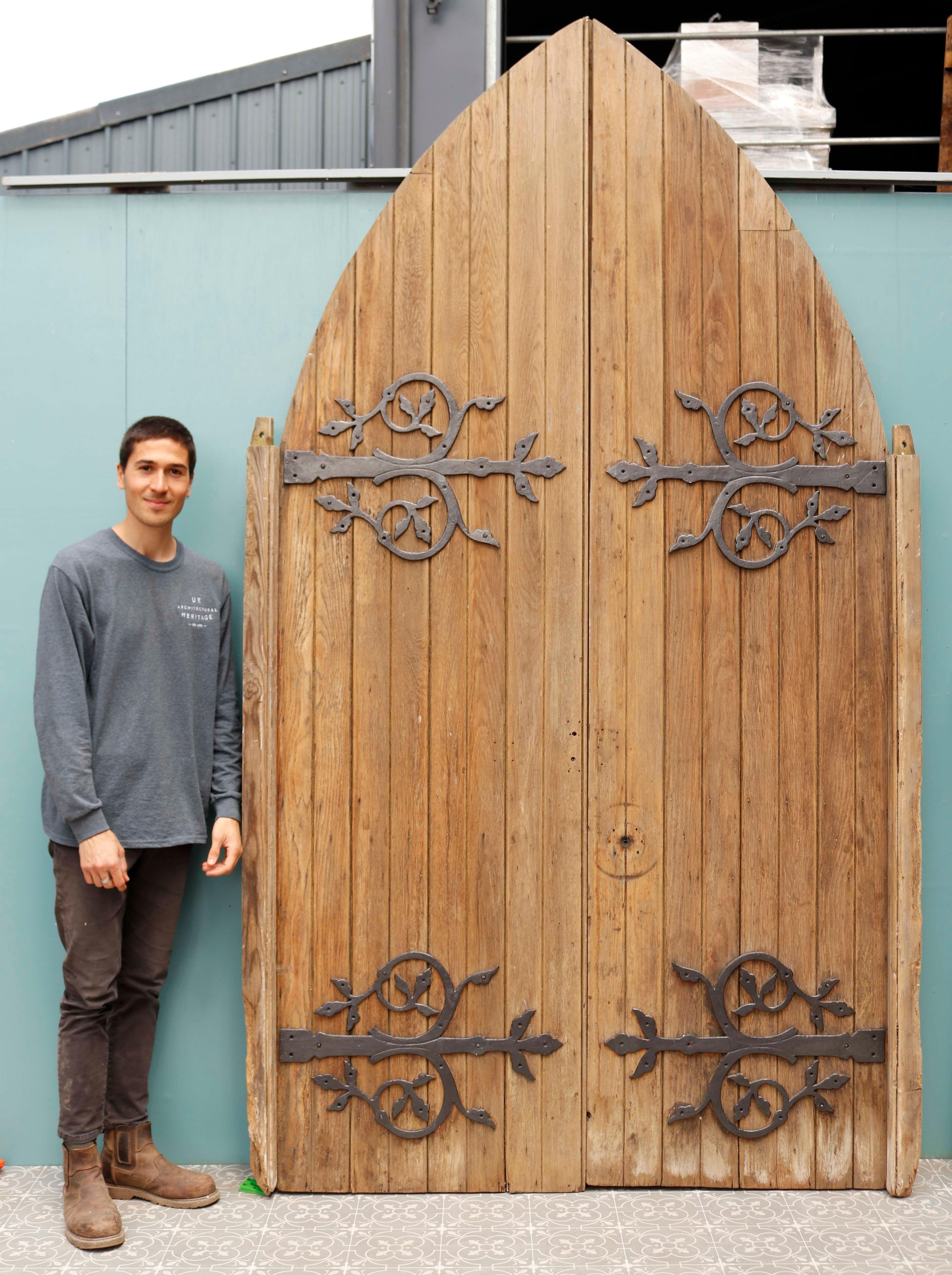Set of Gothic Style Wooden Church Doors In Good Condition In Wormelow, Herefordshire