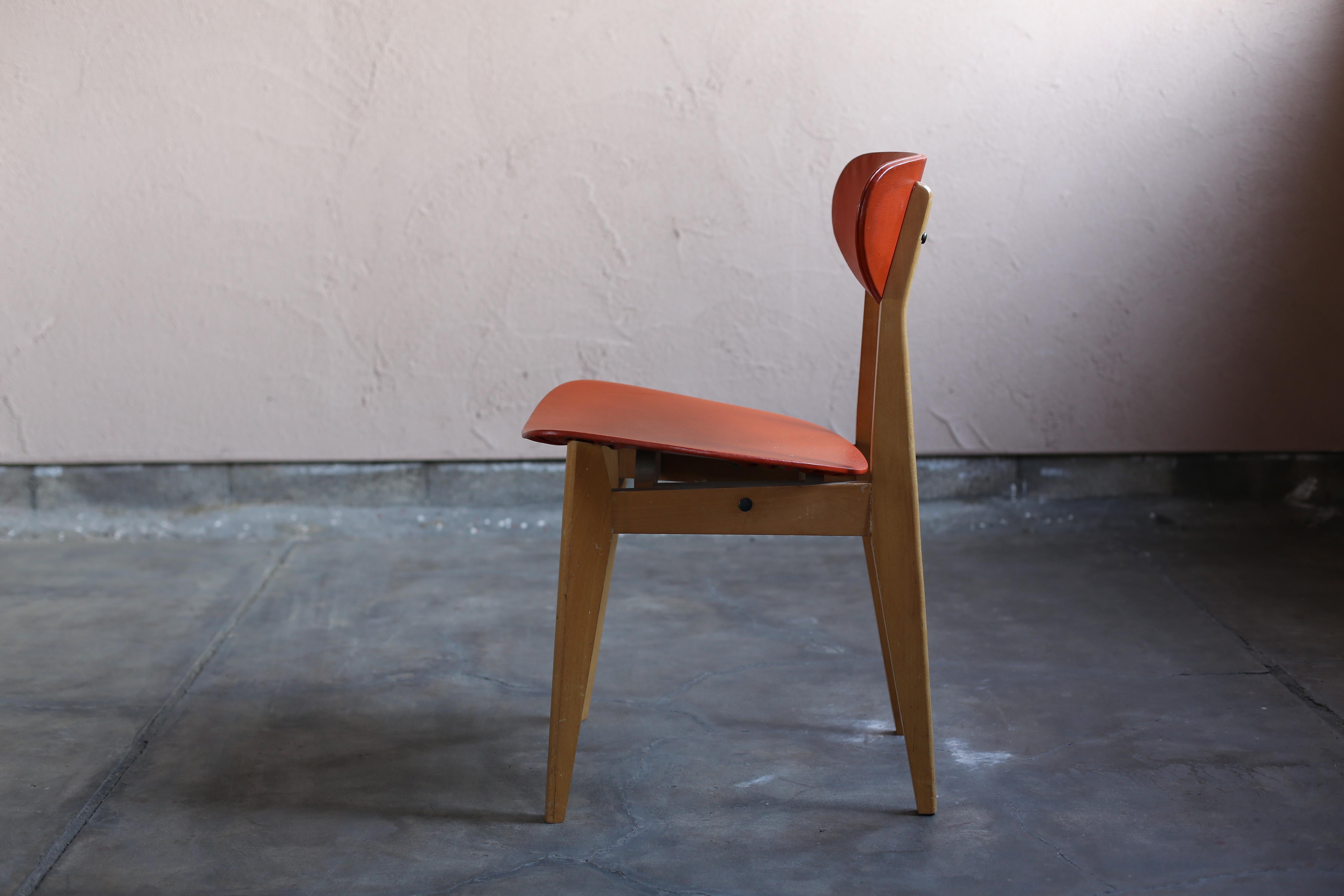 Set of Green and Red Chairs by Roger Landault for Robert Sentou In Good Condition For Sale In Sammu-shi, Chiba