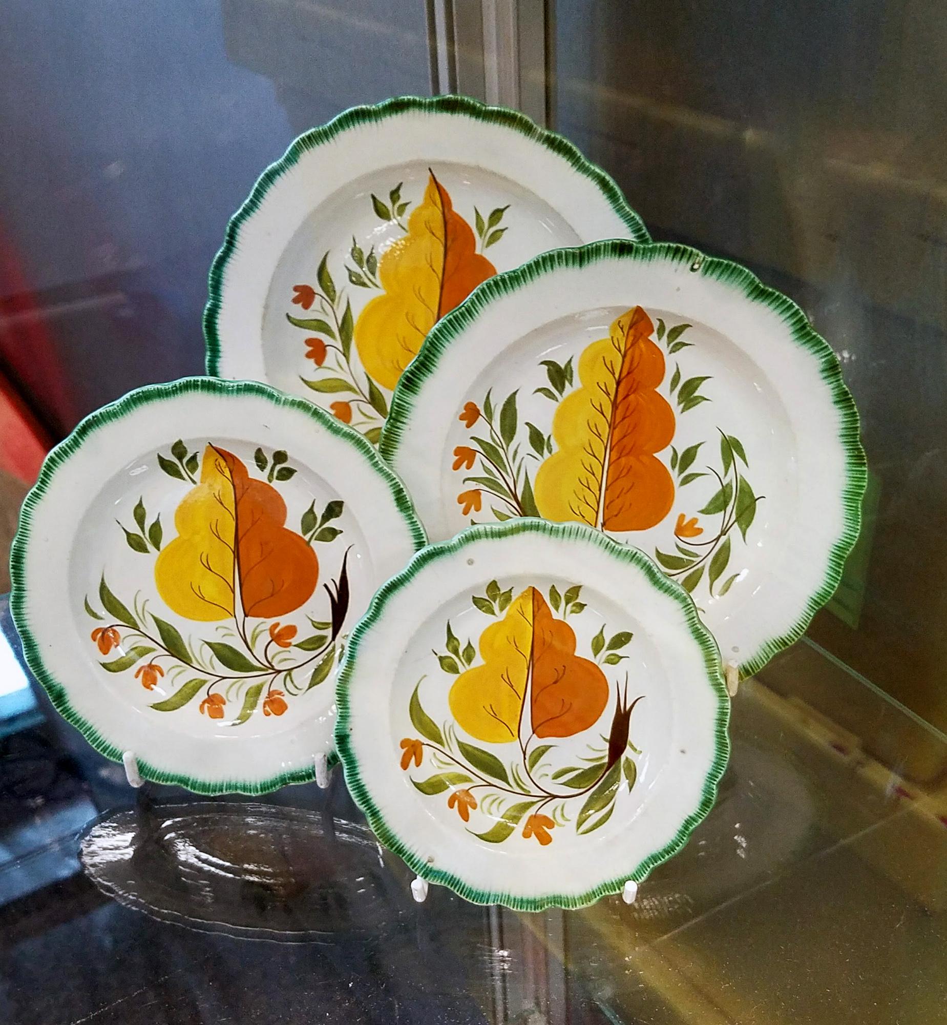 Set of Green Shell-Edged Nested Oak Leaf Design Small Dishes For Sale 5