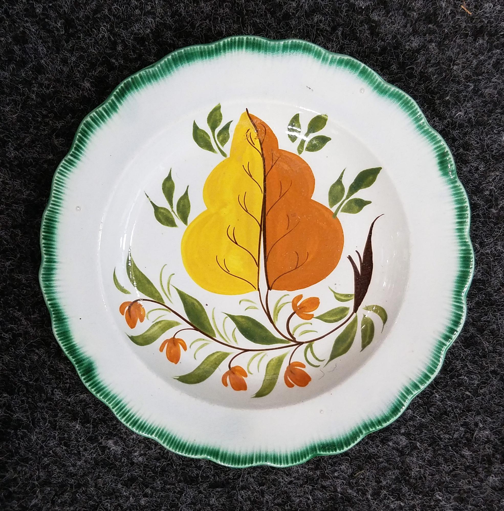 Set of Green Shell-Edged Nested Oak Leaf Design Small Dishes For Sale 1