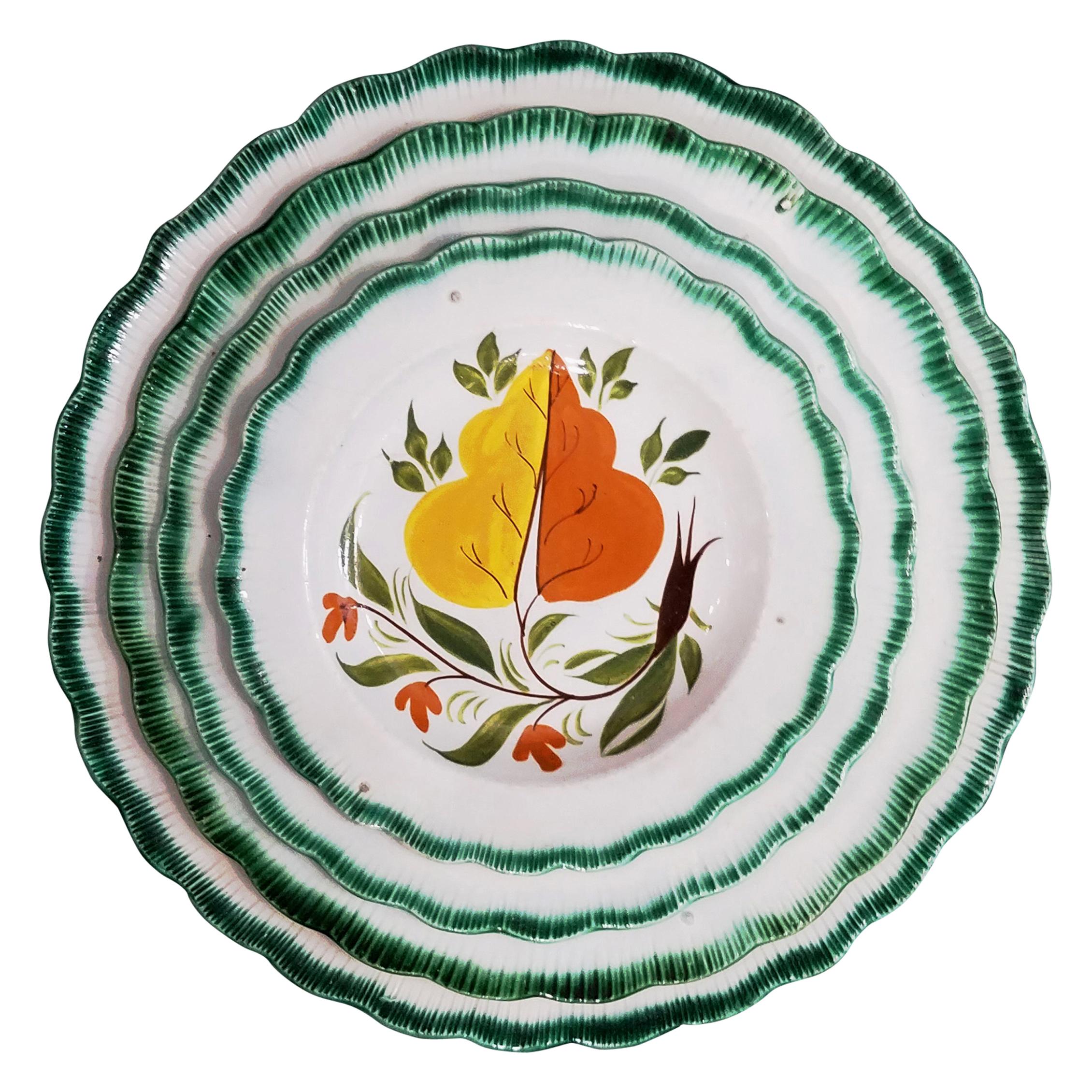 Set of Green Shell-Edged Nested Oak Leaf Design Small Dishes For Sale