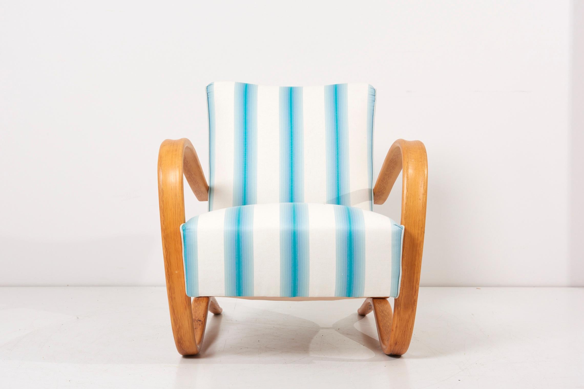 Set aus H269-Sesseln von Jindrich Halabala mit weißen und blauen Streifen  im Angebot 6