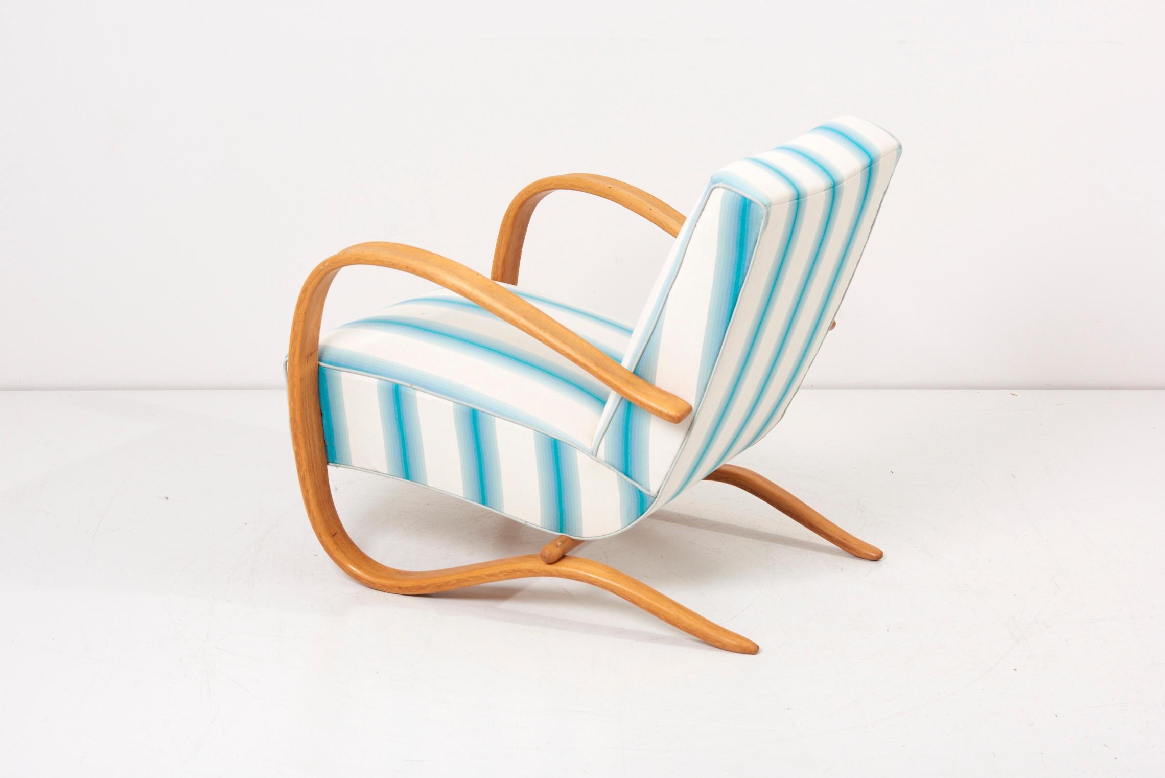 Set aus H269-Sesseln von Jindrich Halabala mit weißen und blauen Streifen  im Angebot 1