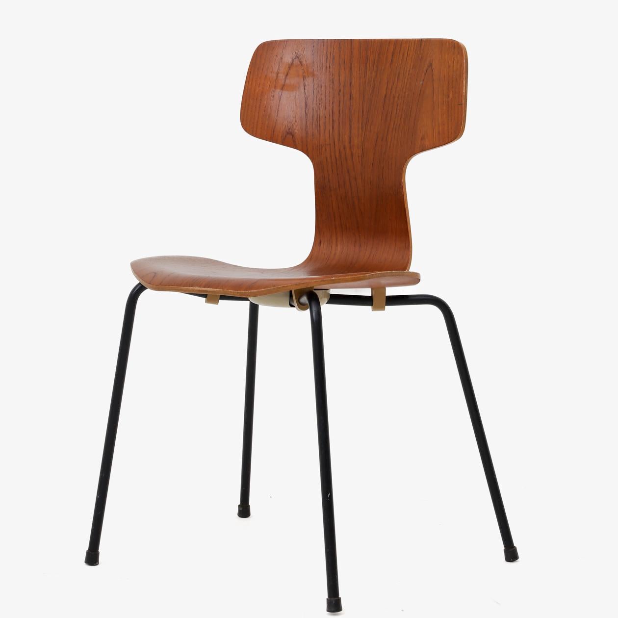 Set of 6 chairs. AJ 3103 - 'Hammer' chairs in teak with black lacquered metal legs. Arne Jacobsen / Fritz Hansen