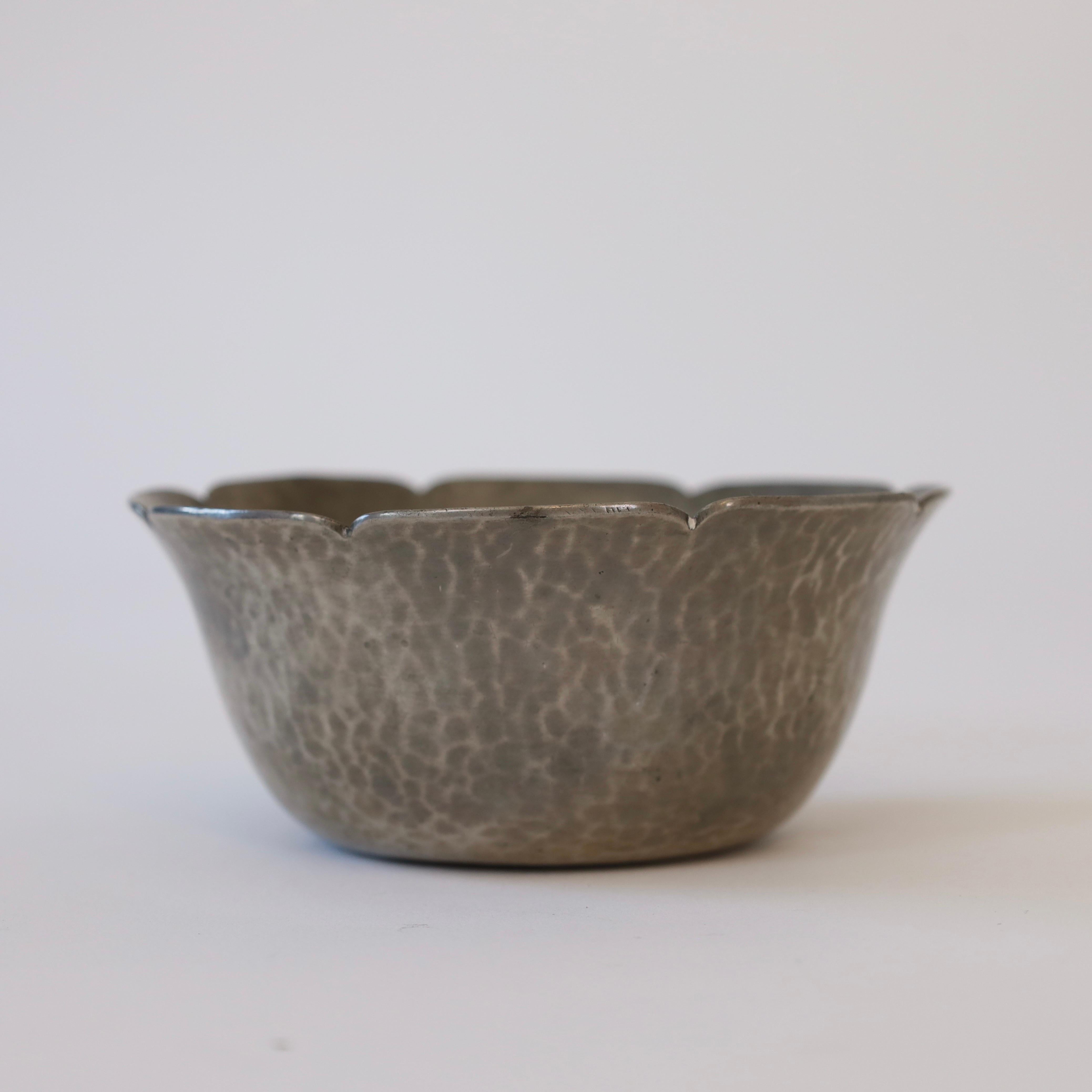 Set of hammered pewter bowls by Just Andersen, 1920s, Denmark For Sale 2