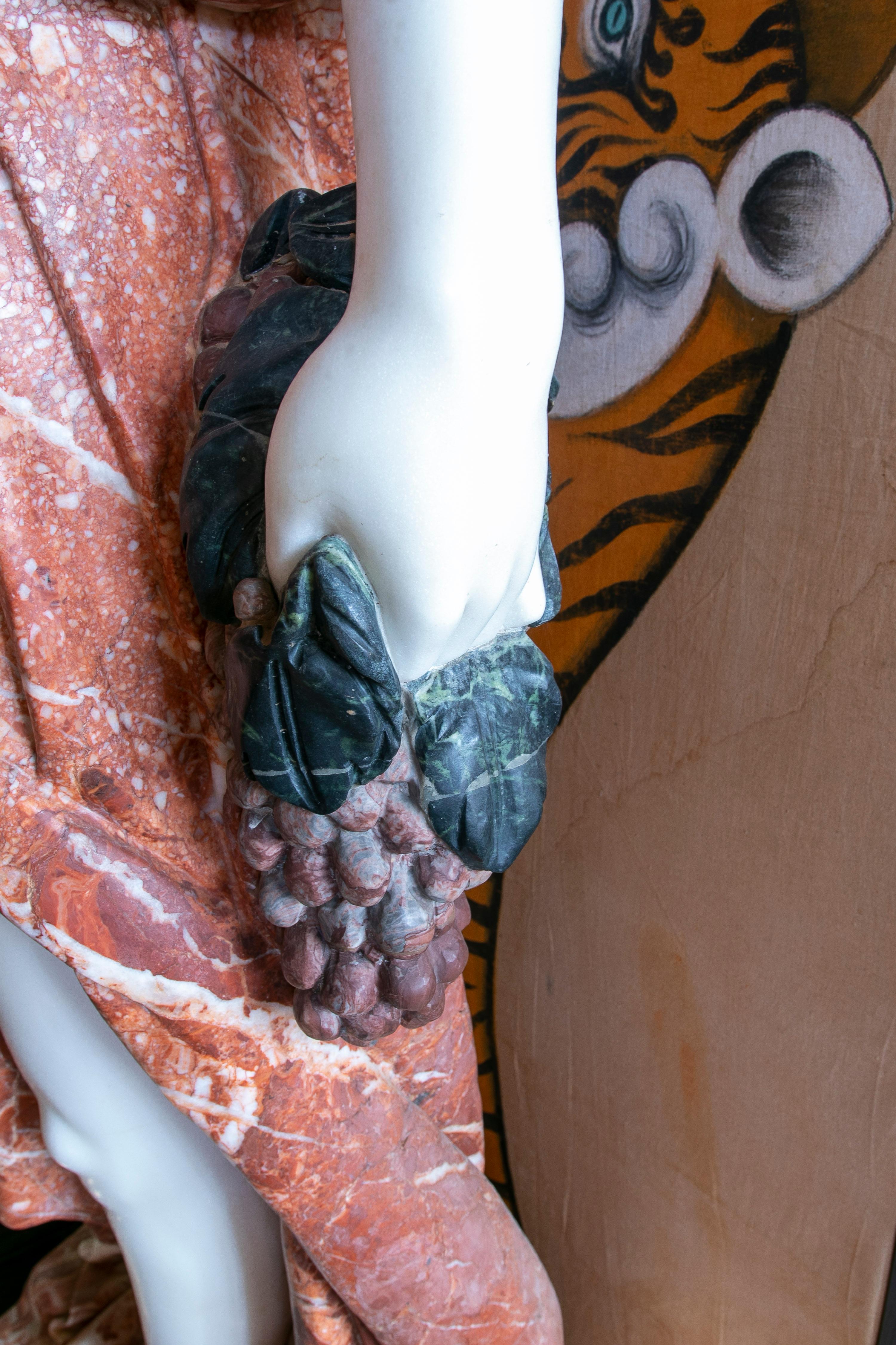 Ensemble de quatre saisons sculptées à la main avec bases en marbres de couleurs différentes en vente 8