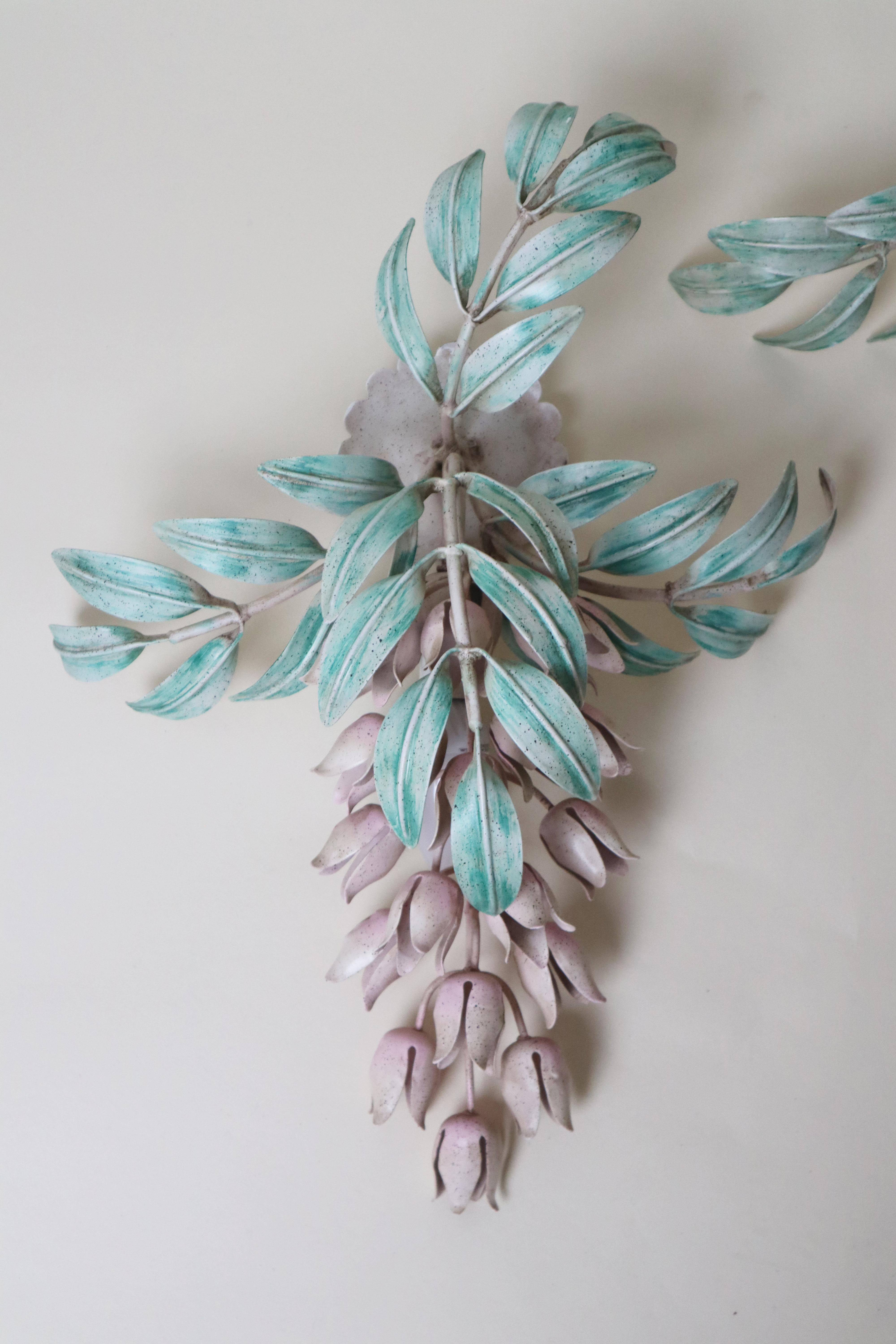 Set di lampade da parete dipinte a mano con fiori di glicine di Hans Kögl In condizioni buone in vendita a Hannover, DE