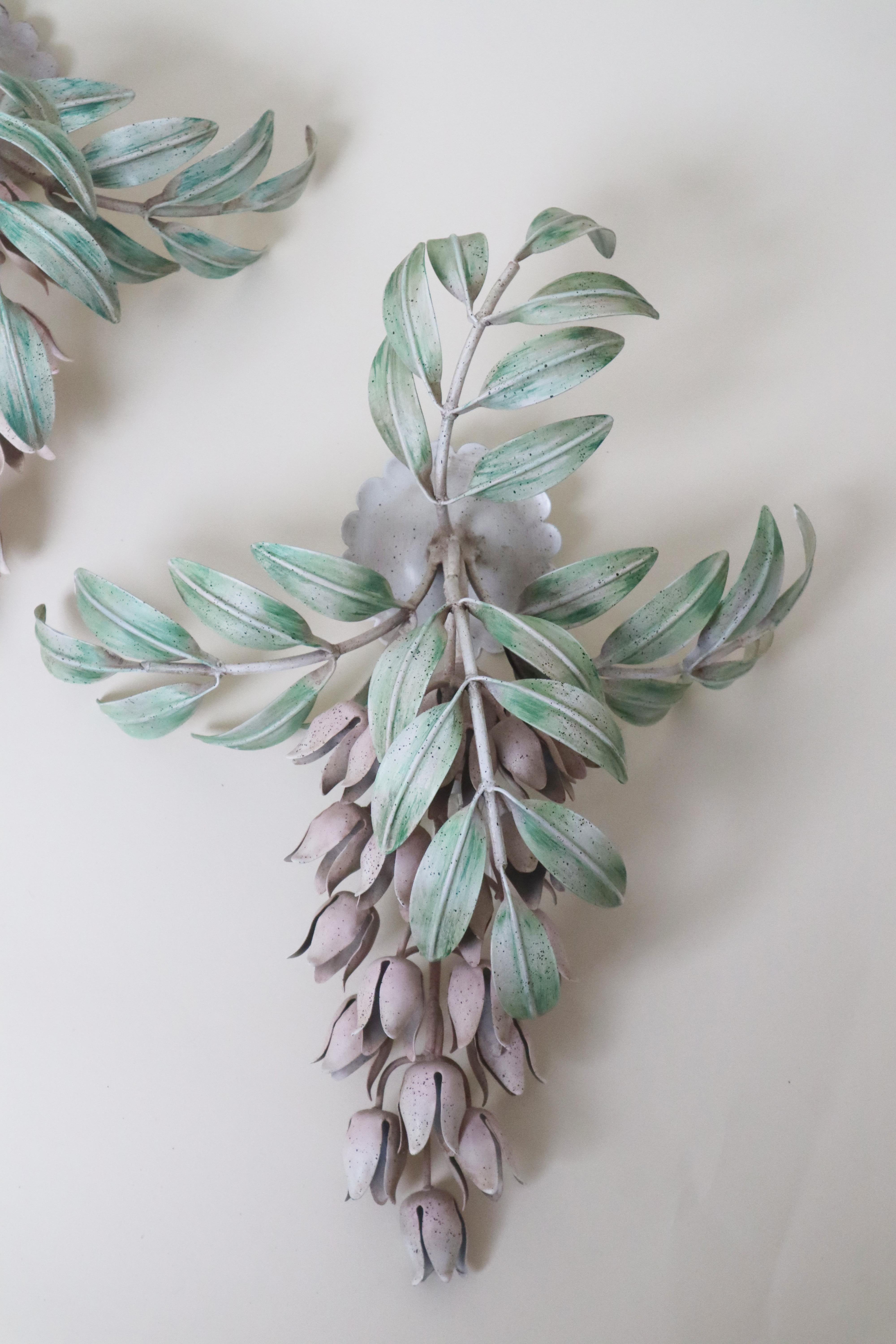 Metallo Set di lampade da parete dipinte a mano con fiori di glicine di Hans Kögl in vendita