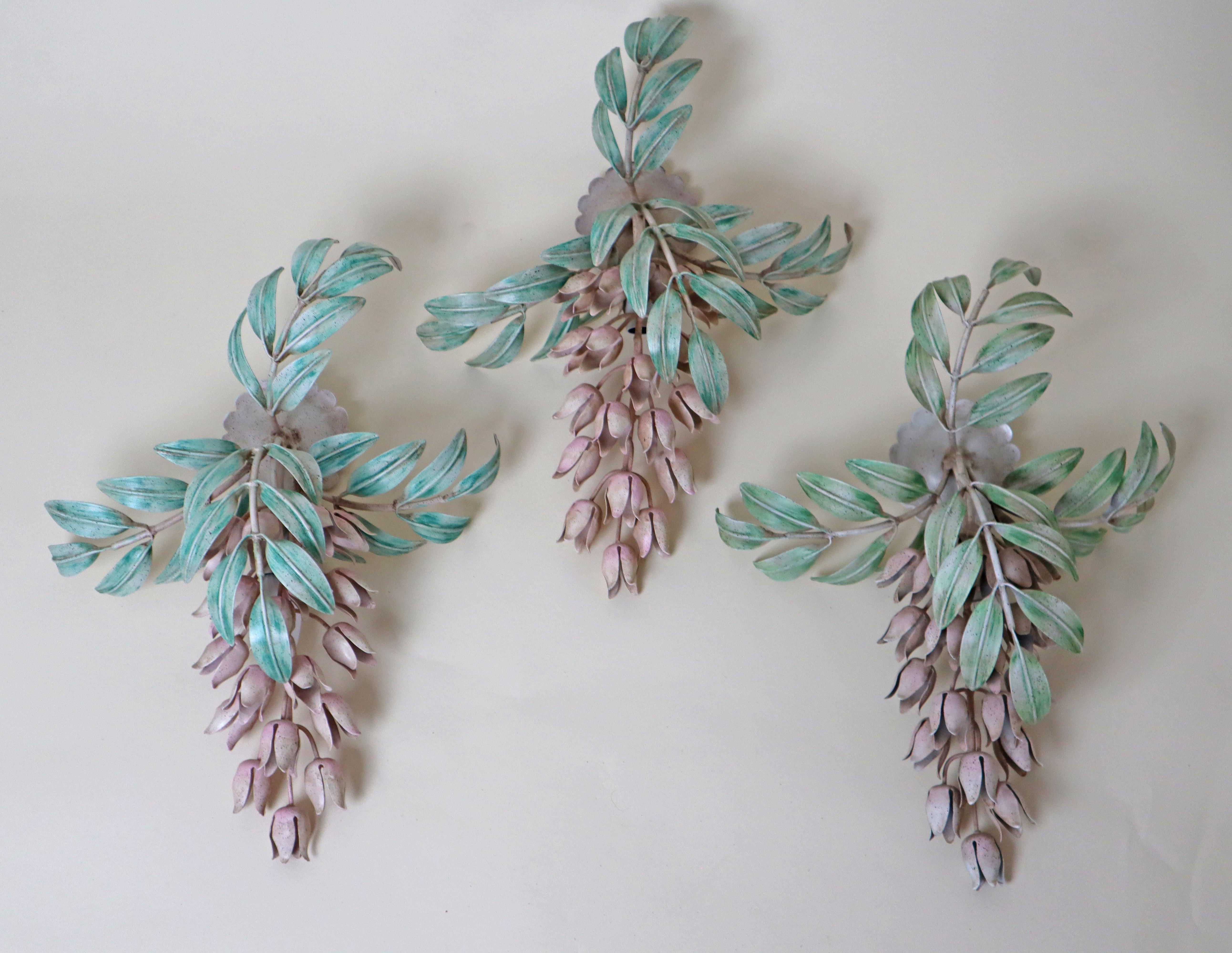 Set di lampade da parete dipinte a mano con fiori di glicine di Hans Kögl in vendita 1