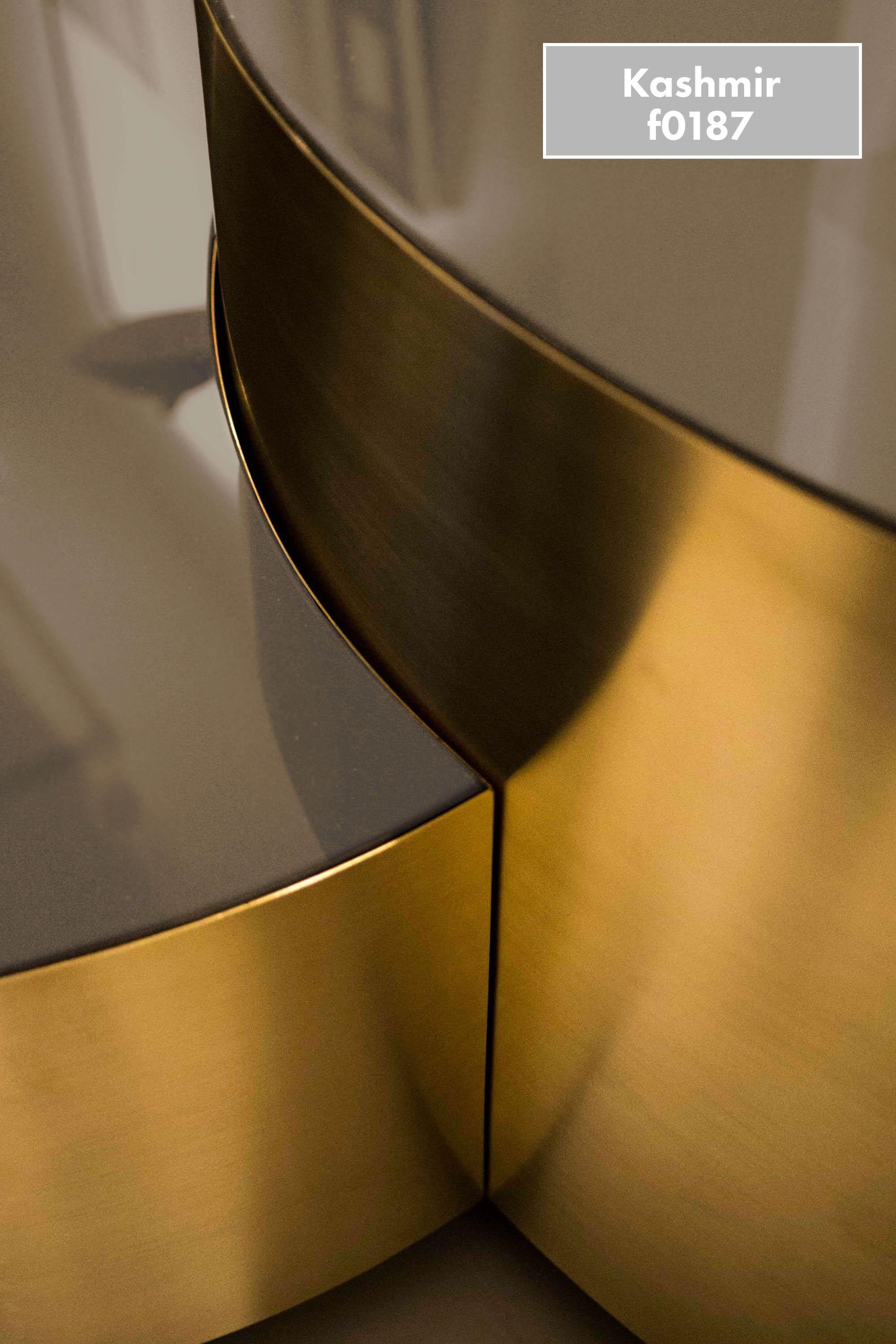 Set of Two Side Tables, Moon Shapes, Brass & HighGloss Laminate, Handcrafted - M For Sale 3