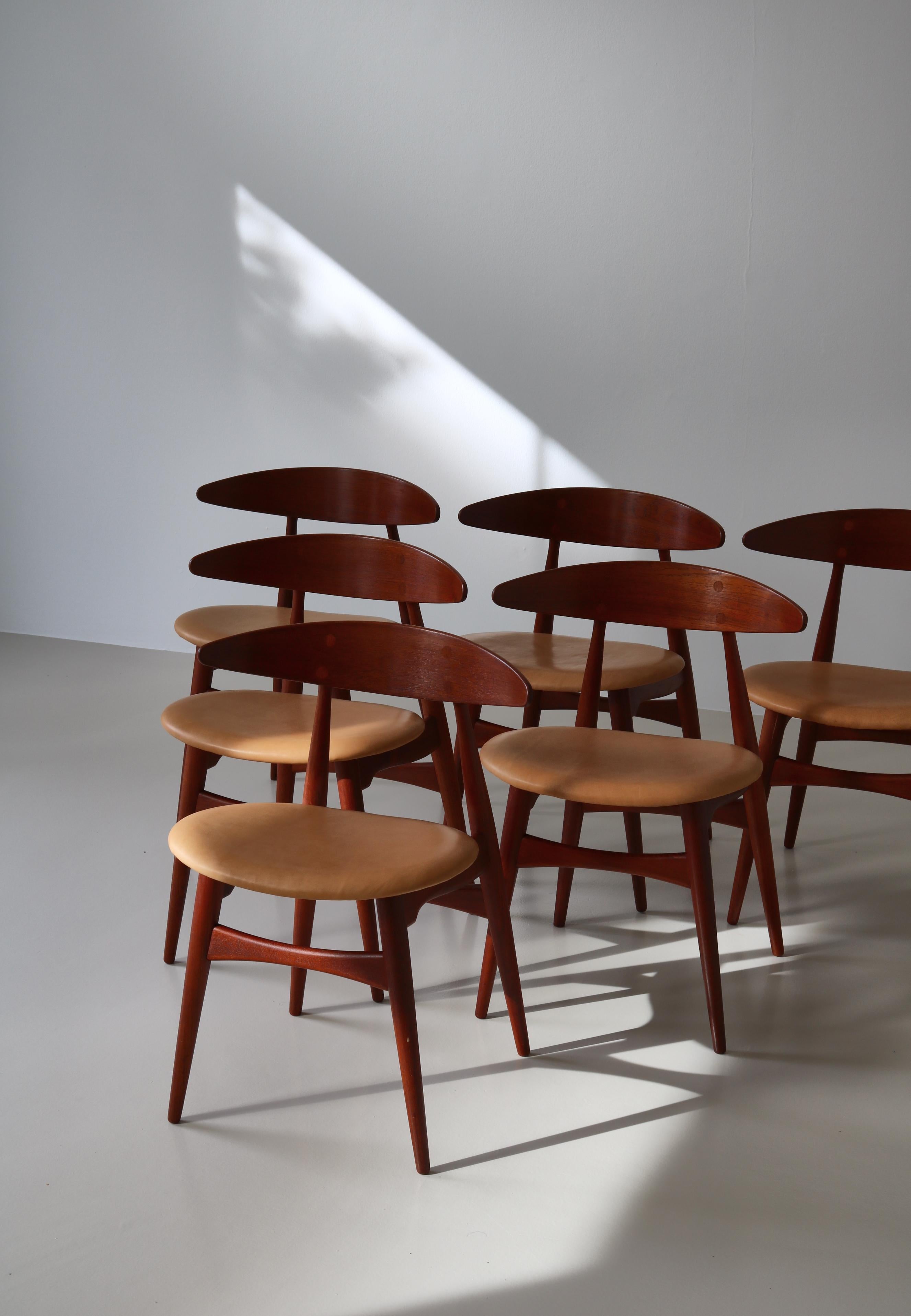 Scandinave moderne Ensemble de chaises de salle à manger Hans J. Wegner modèle 