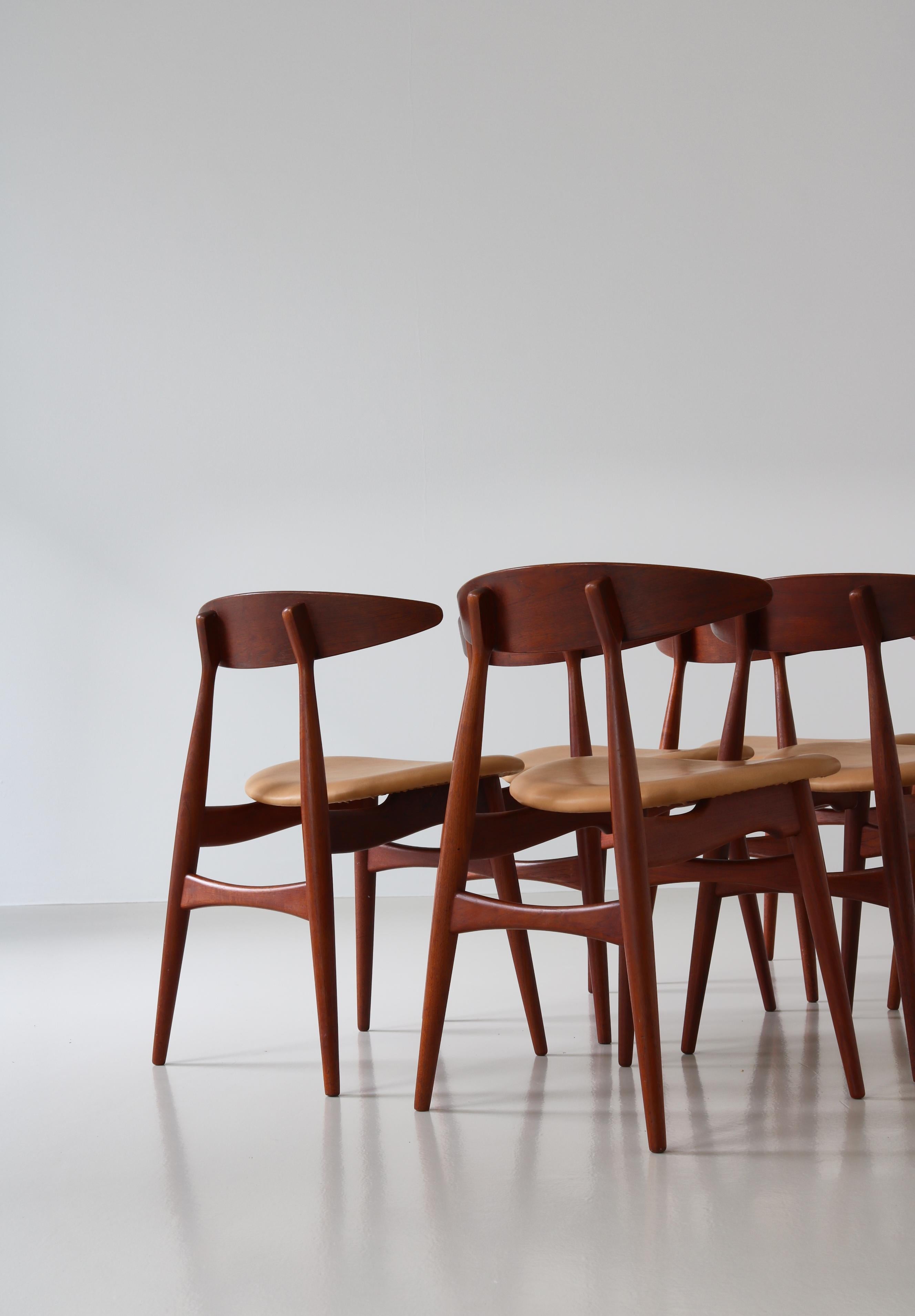 Leather Set of Hans J. Wegner Dining Chairs Model 